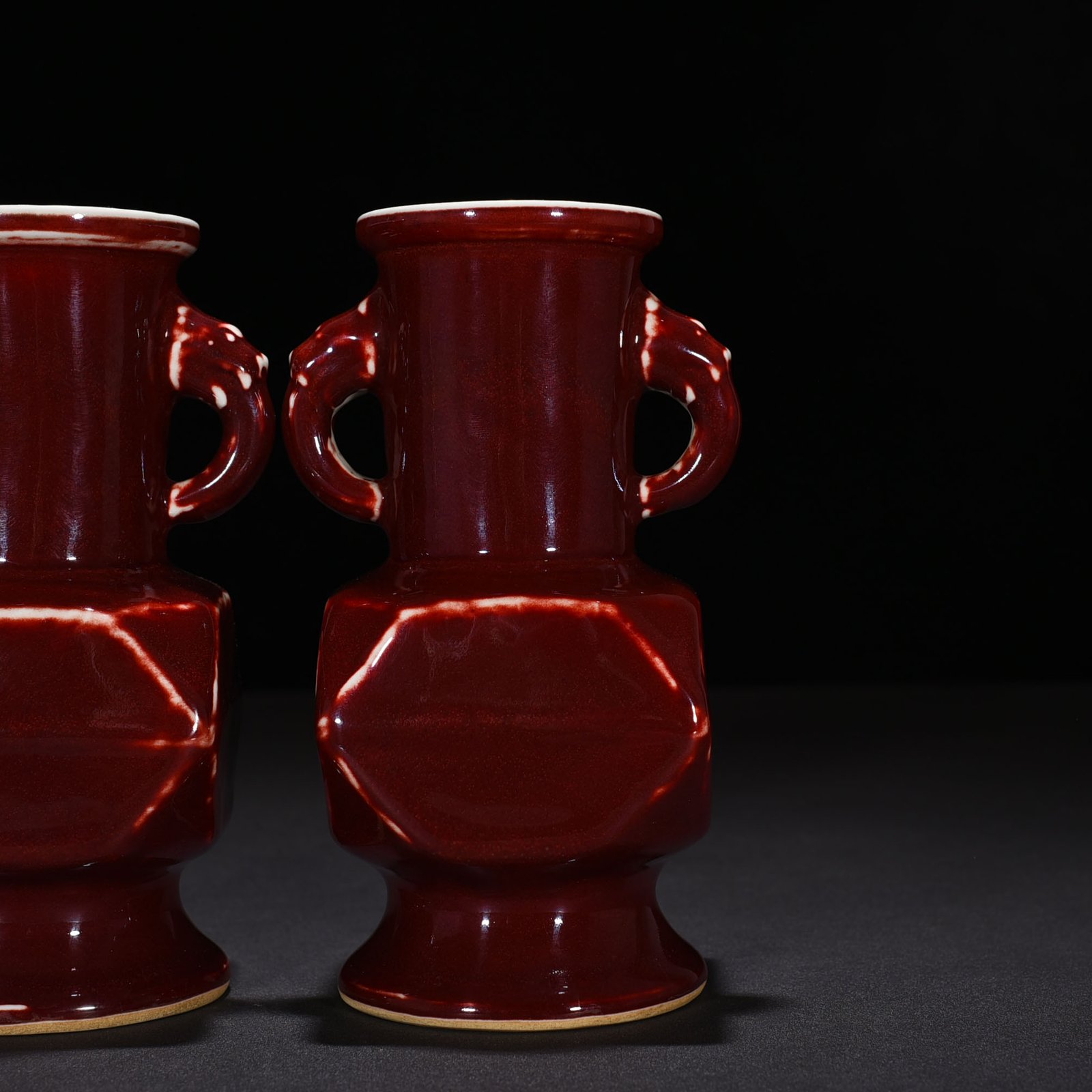 Ming Dynasty Xuande ruby ​​red glazed Japanese horn vase