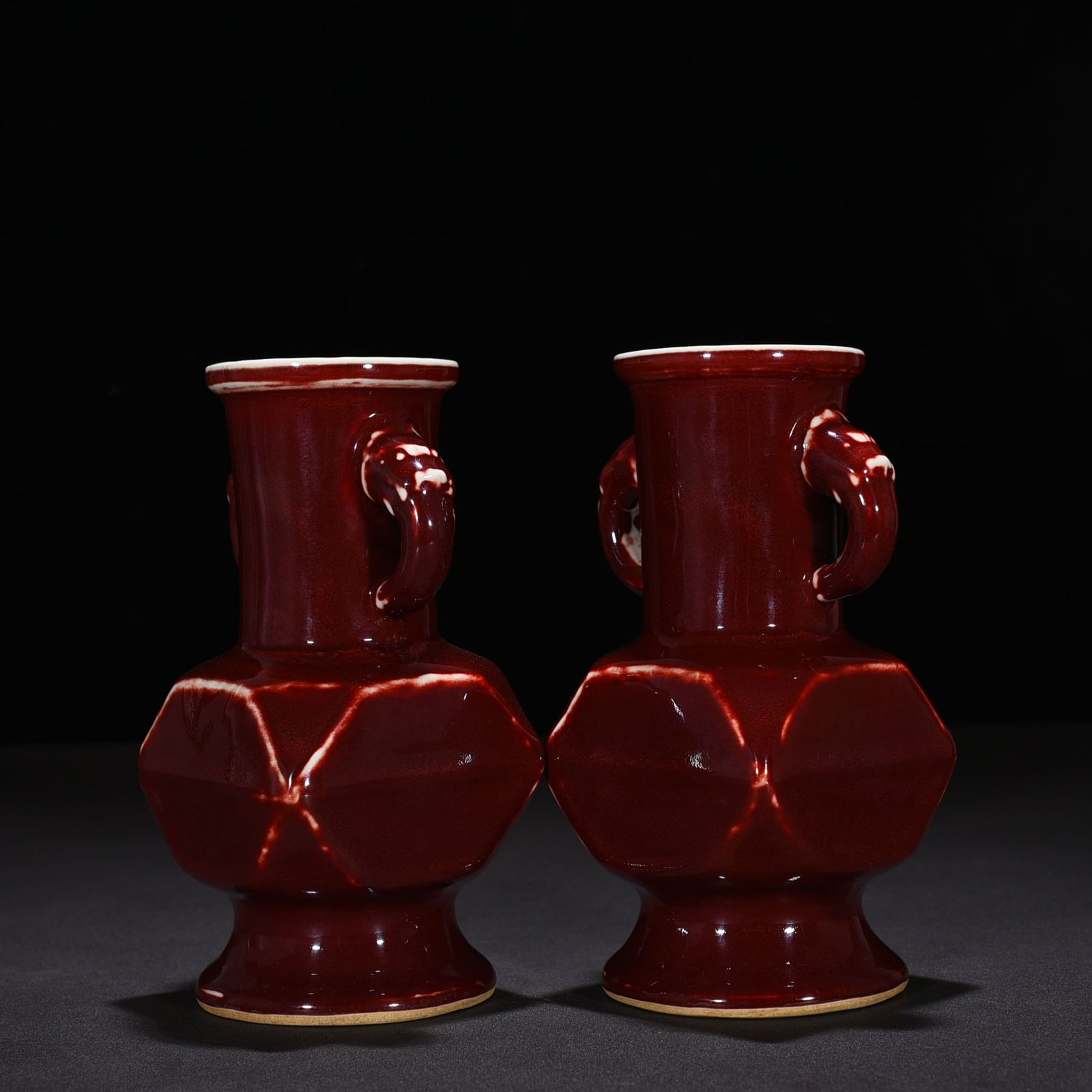 Ming Dynasty Xuande ruby ​​red glazed Japanese horn vase