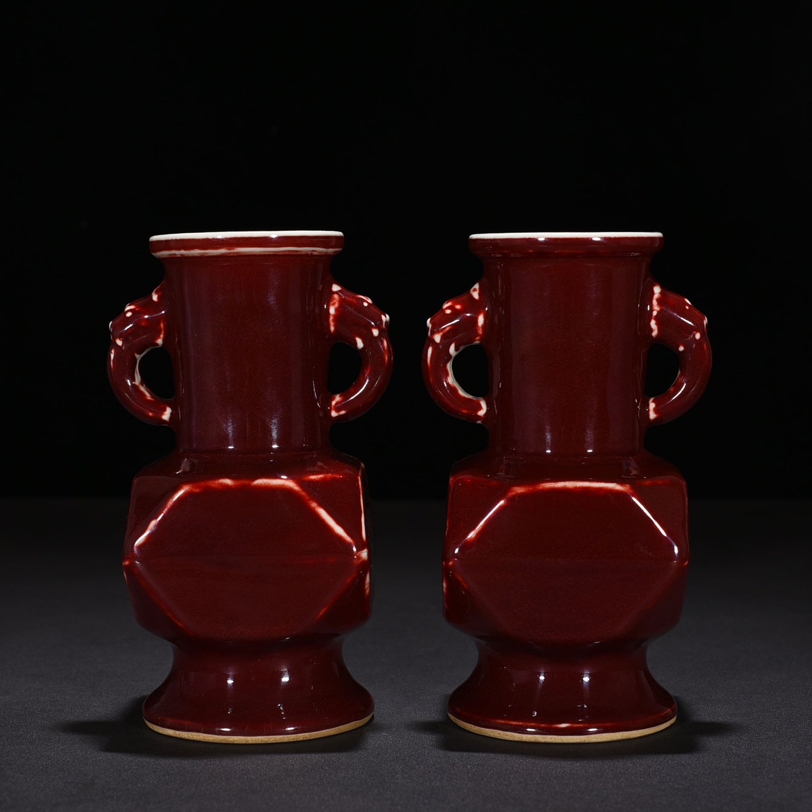 Ming Dynasty Xuande ruby ​​red glazed Japanese horn vase