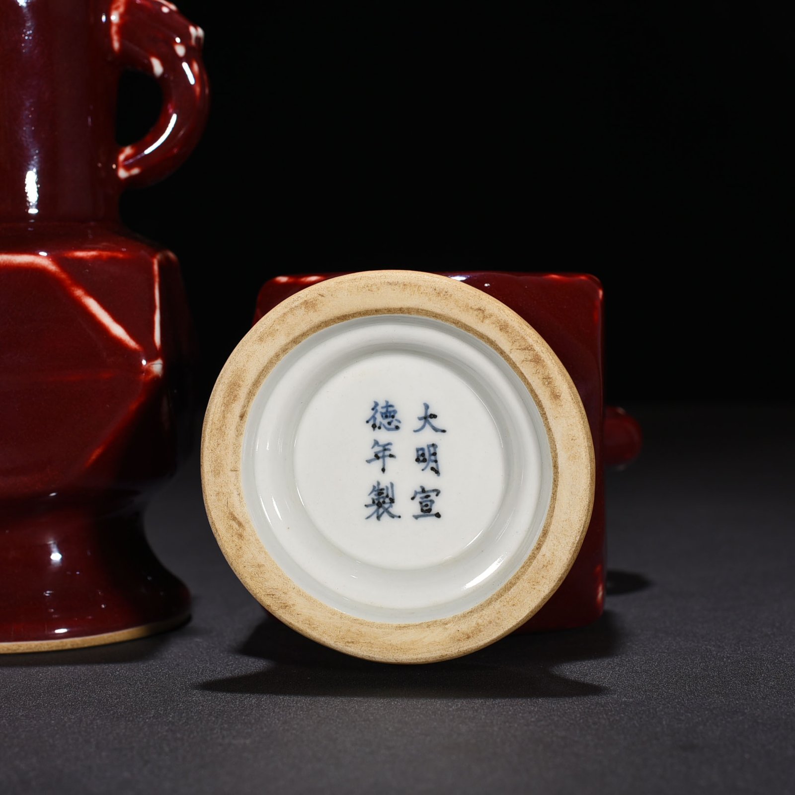 Ming Dynasty Xuande ruby ​​red glazed Japanese horn vase