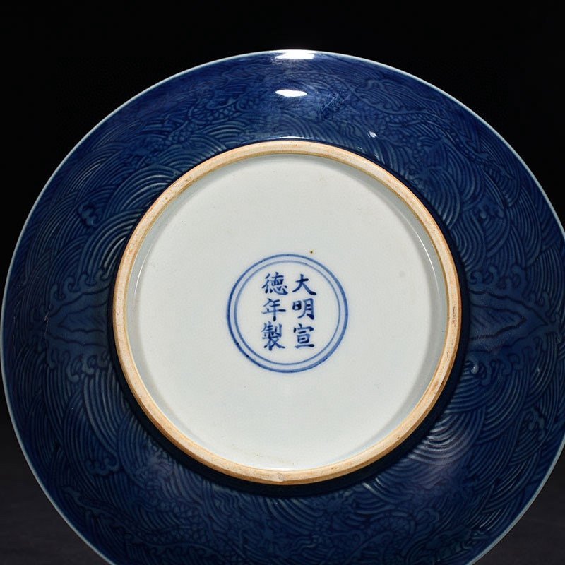 Ming Dynasty Xuande ruby ​​red glaze engraved fish and algae pattern plate