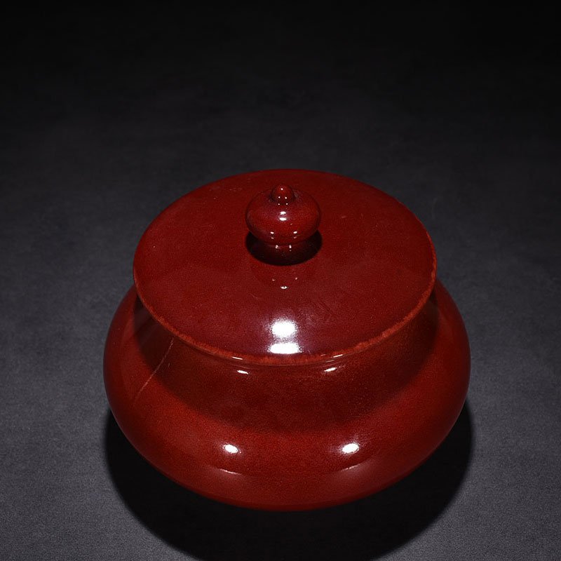 Ming Dynasty Xuande ruby ​​red glaze covered jar