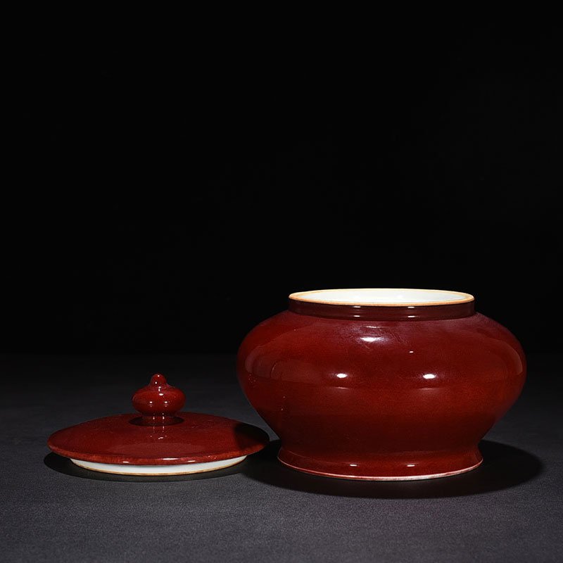 Ming Dynasty Xuande ruby ​​red glaze covered jar