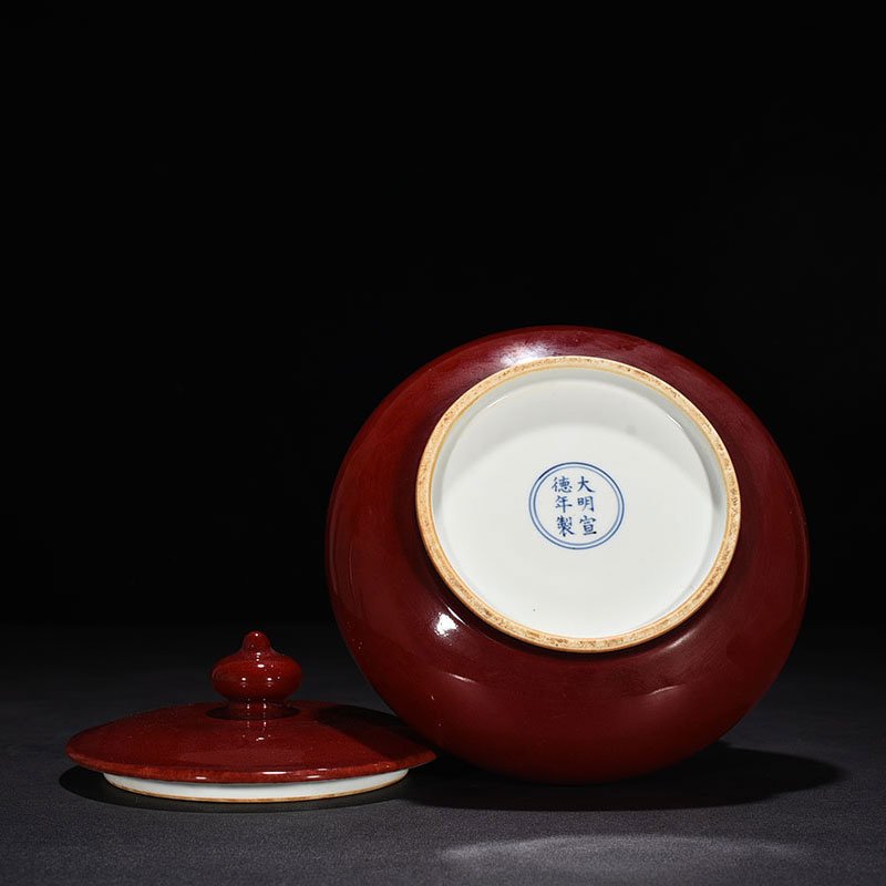 Ming Dynasty Xuande ruby ​​red glaze covered jar