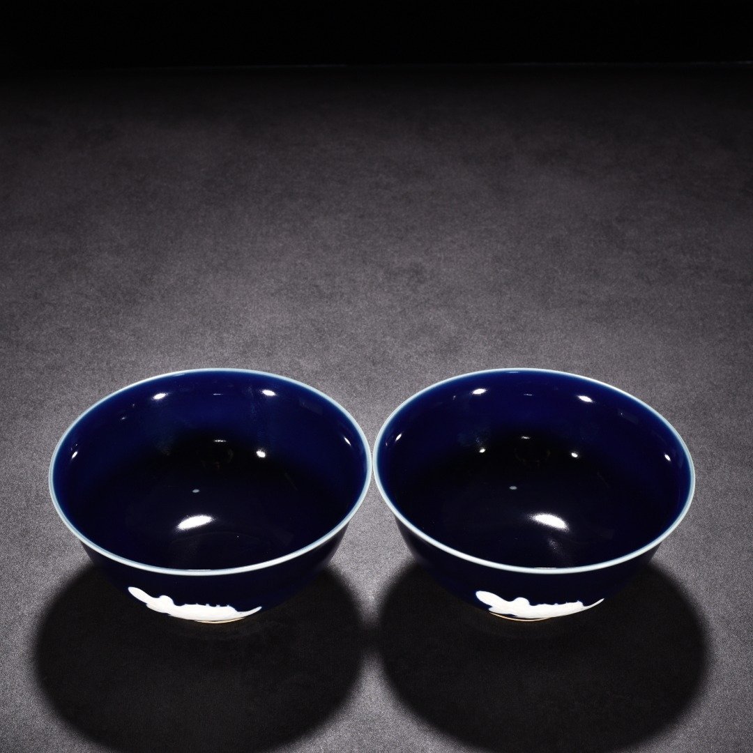 Ming Dynasty Xuande sapphire blue glaze pile-engraved three-fish bowl