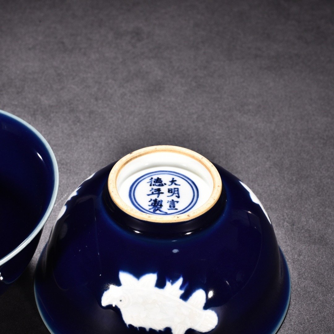 Ming Dynasty Xuande sapphire blue glaze pile-engraved three-fish bowl