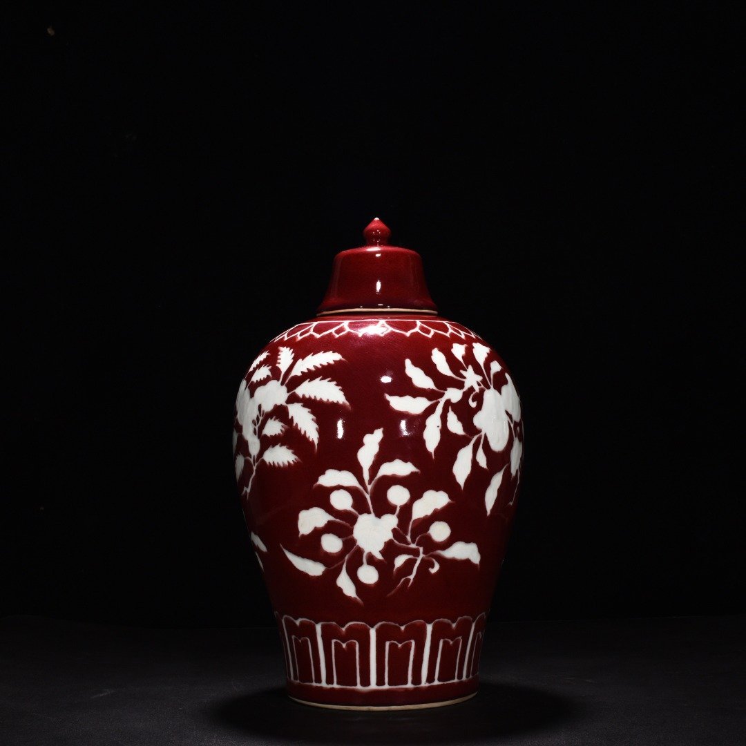 Ming Dynasty Xuande gem-glazed white plum vase with engraved branch flower and fruit