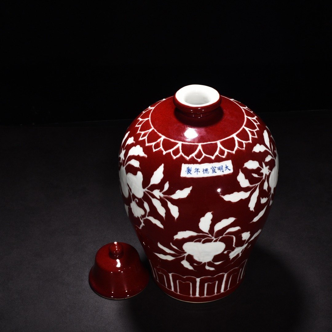 Ming Dynasty Xuande gem-glazed white plum vase with engraved branch flower and fruit