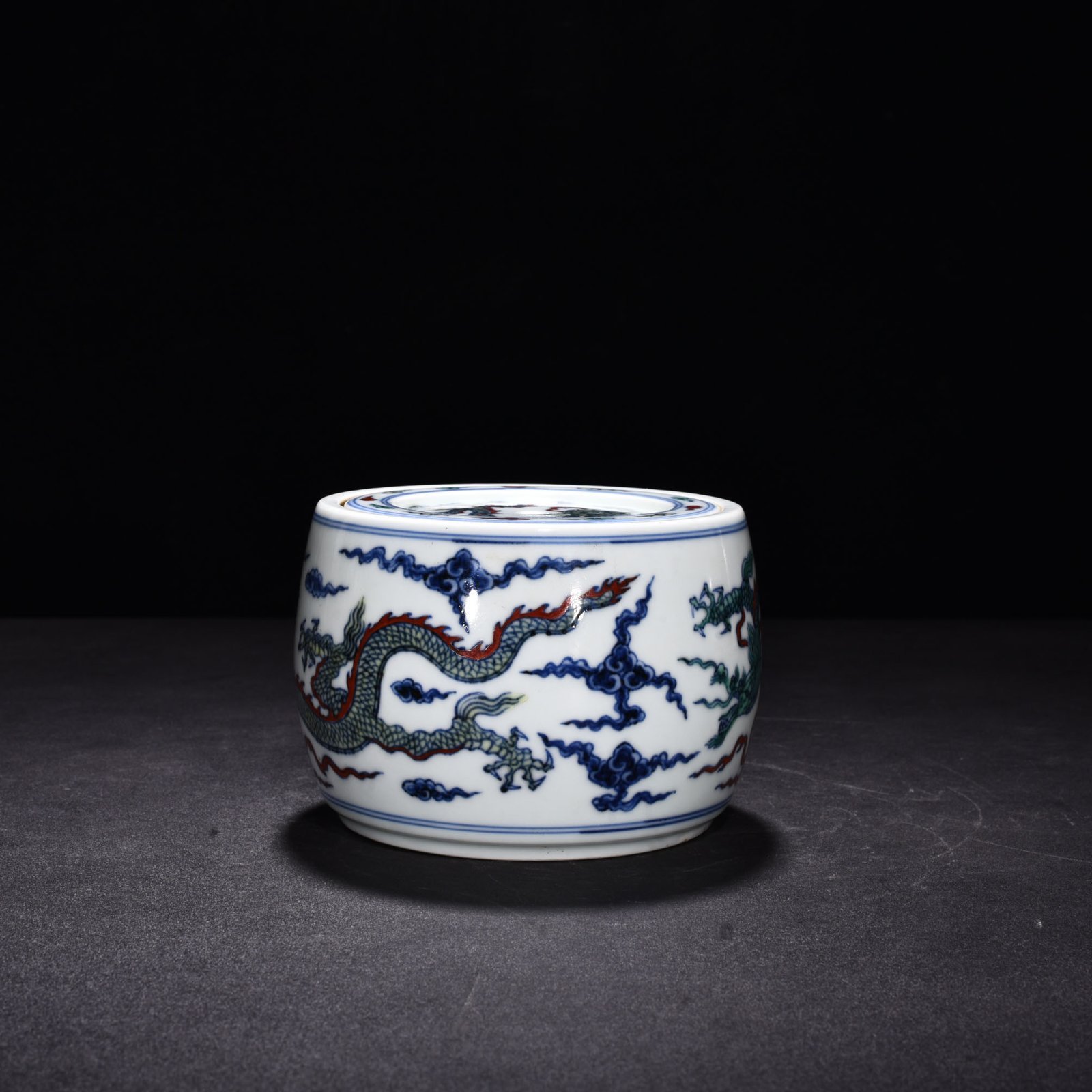 Ming Dynasty Xuande doucai cloud and dragon pattern cricket jar