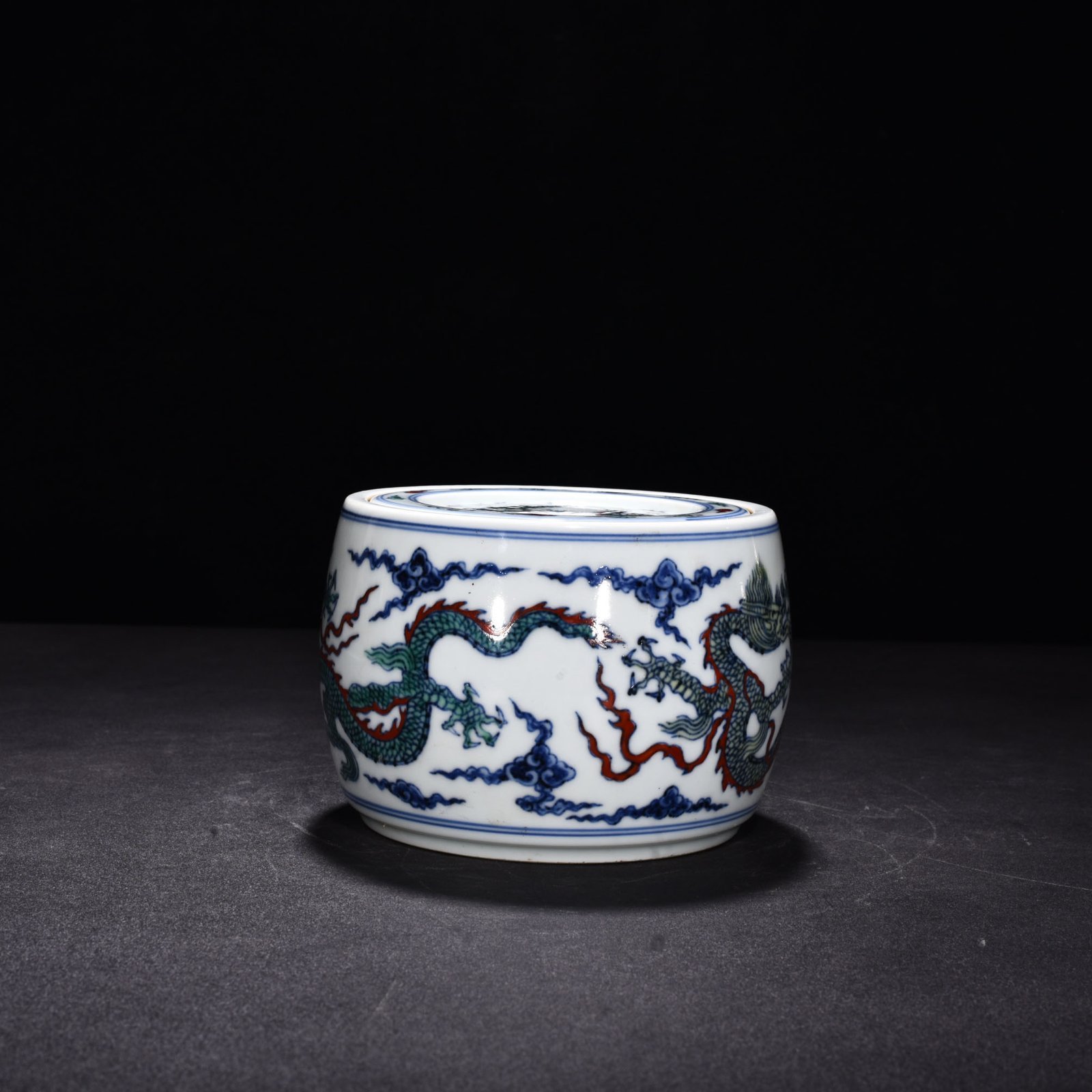 Ming Dynasty Xuande doucai cloud and dragon pattern cricket jar