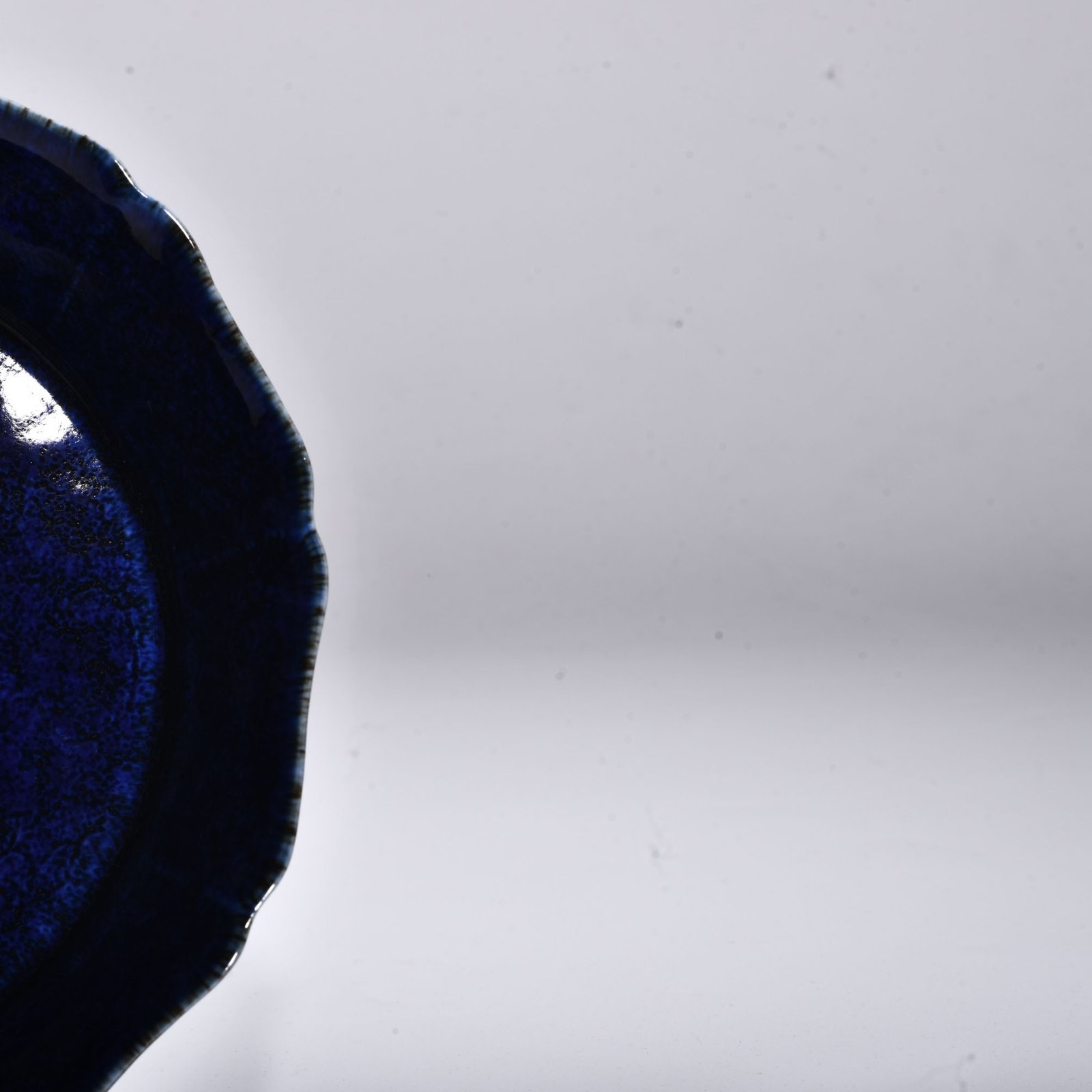 Ming Dynasty Xuande blue glaze engraved with floral pattern and ten-edge wash