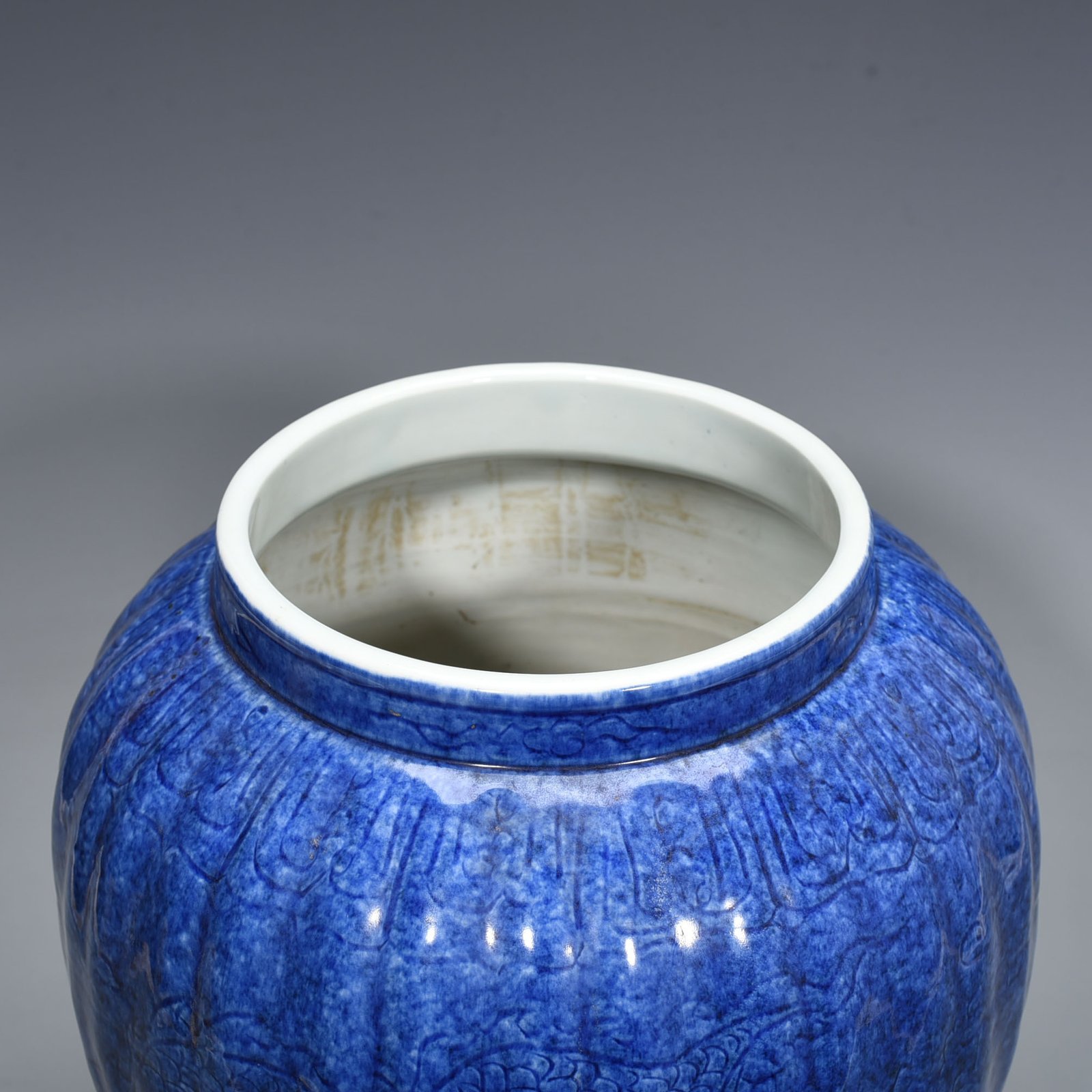 Ming Dynasty Xuande blue glaze engraved dragon pattern melon jar