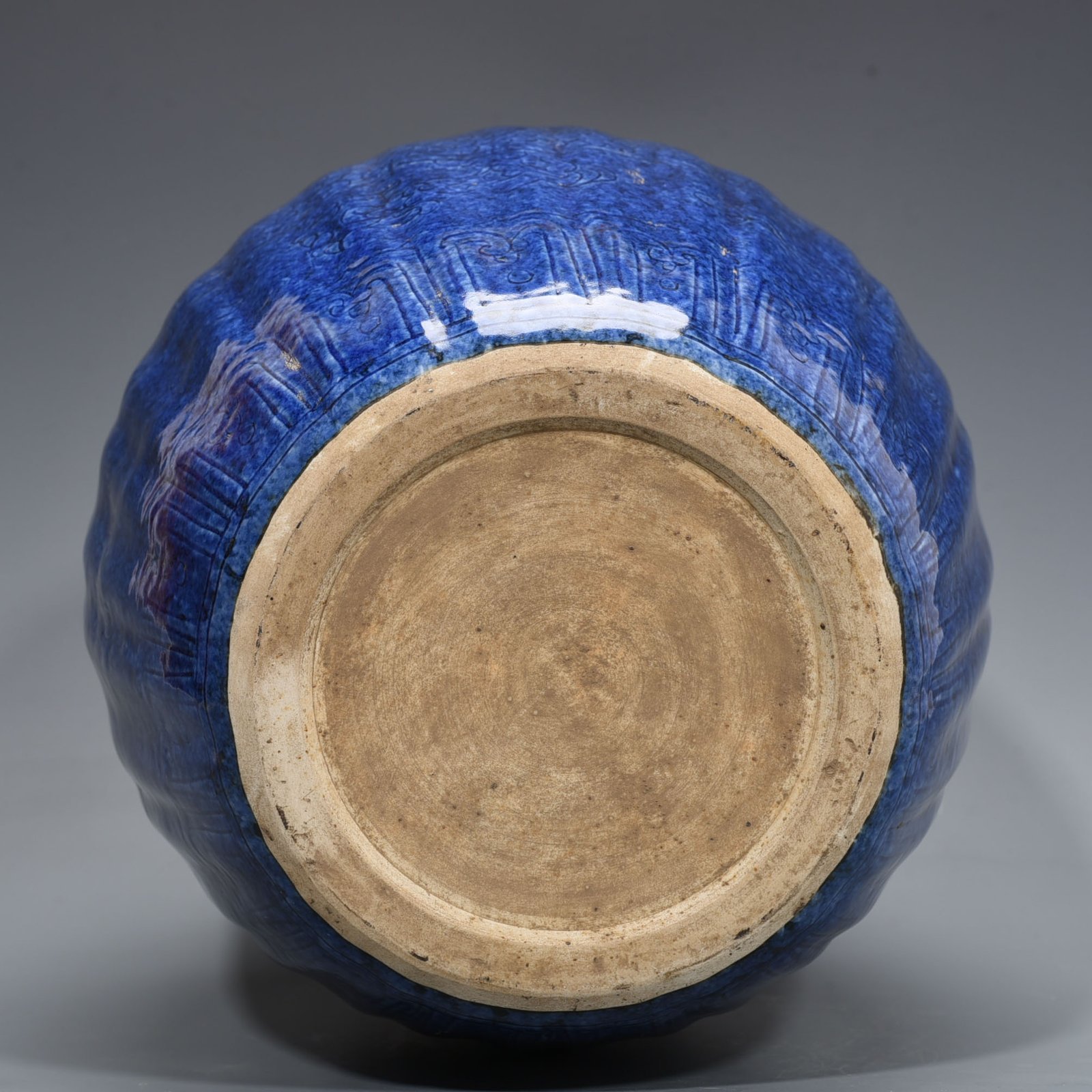 Ming Dynasty Xuande blue glaze engraved dragon pattern melon jar