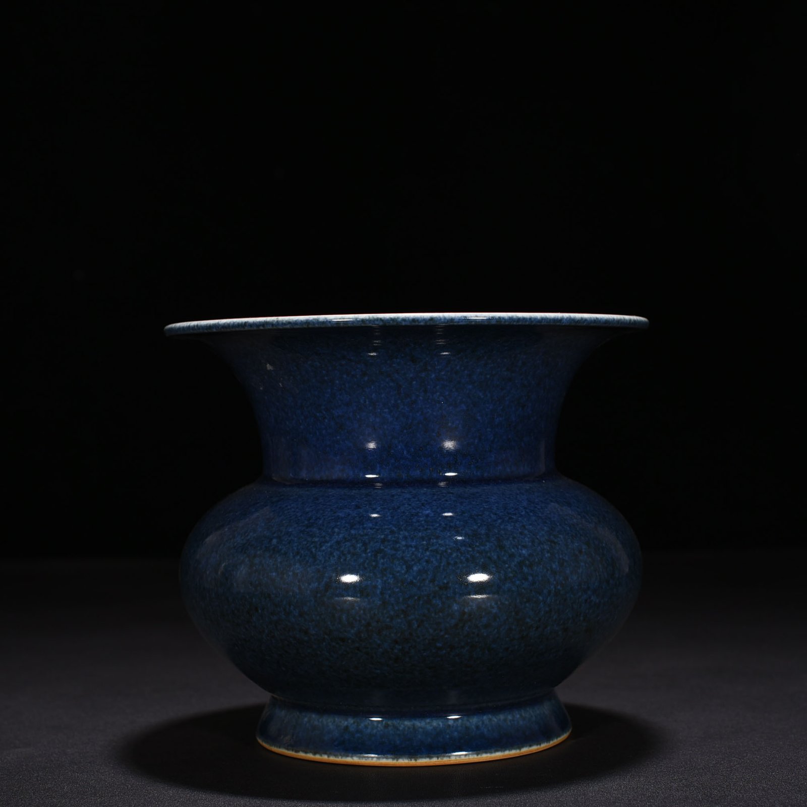 Ming Dynasty Xuande blue glaze slag bucket
