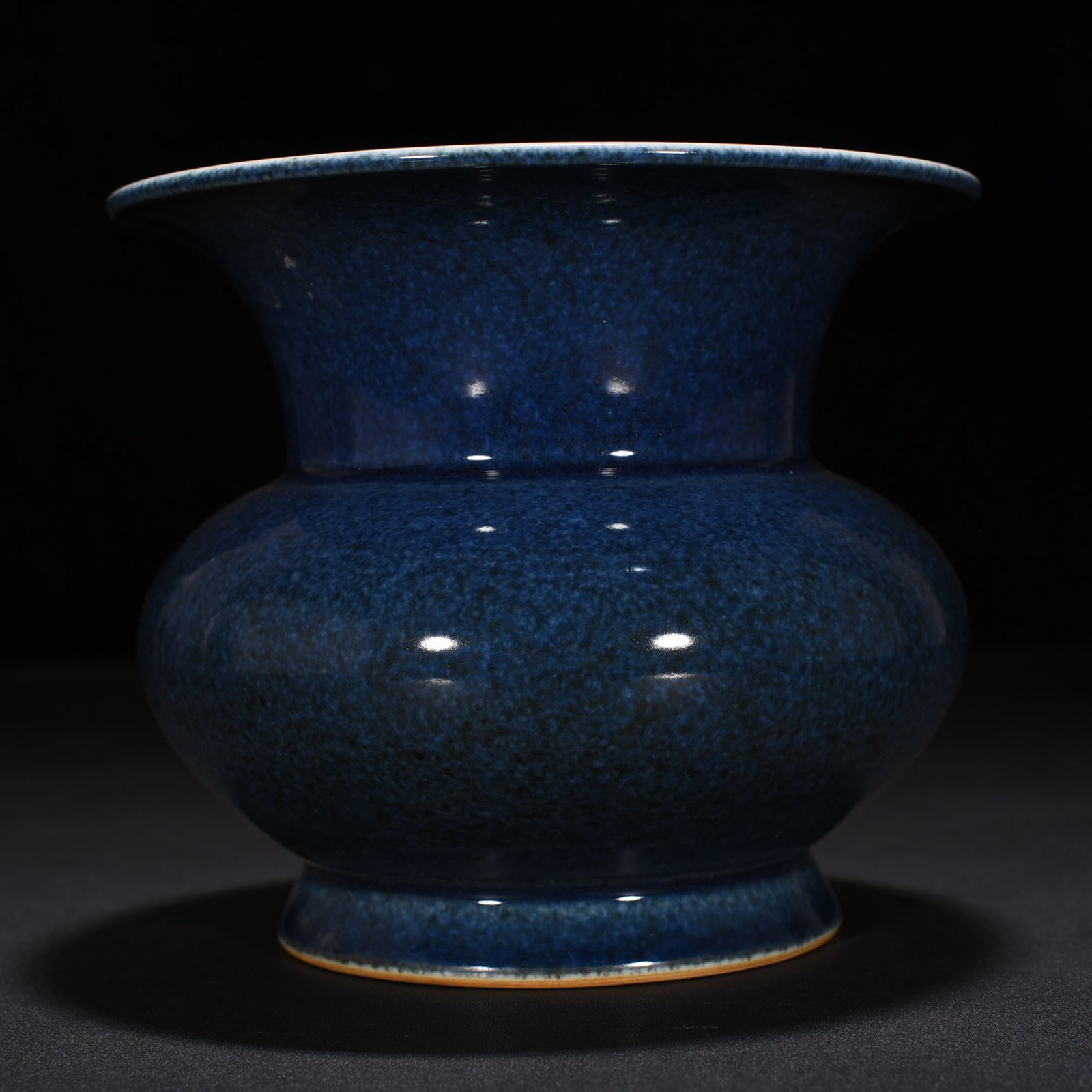 Ming Dynasty Xuande blue glaze slag bucket