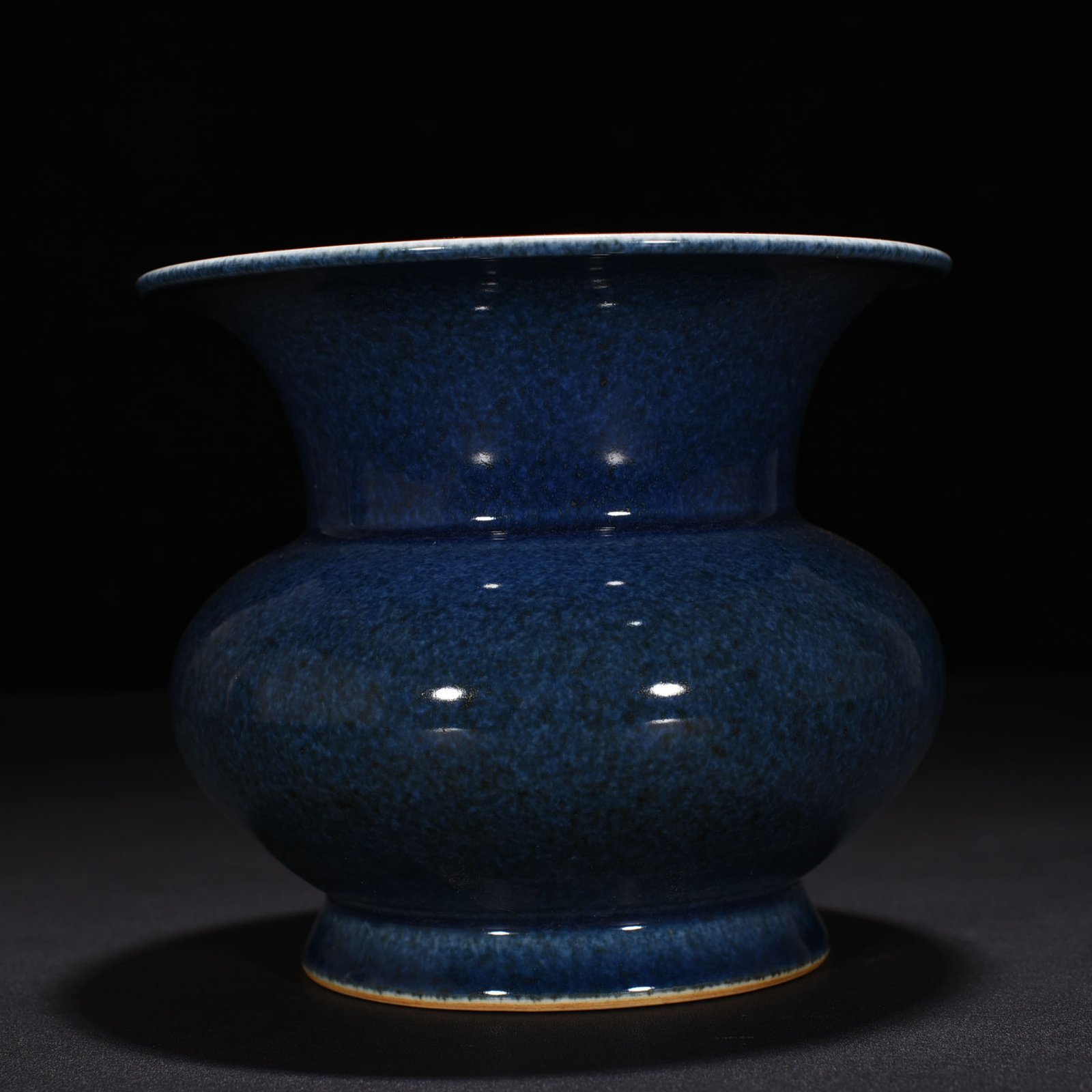 Ming Dynasty Xuande blue glaze slag bucket