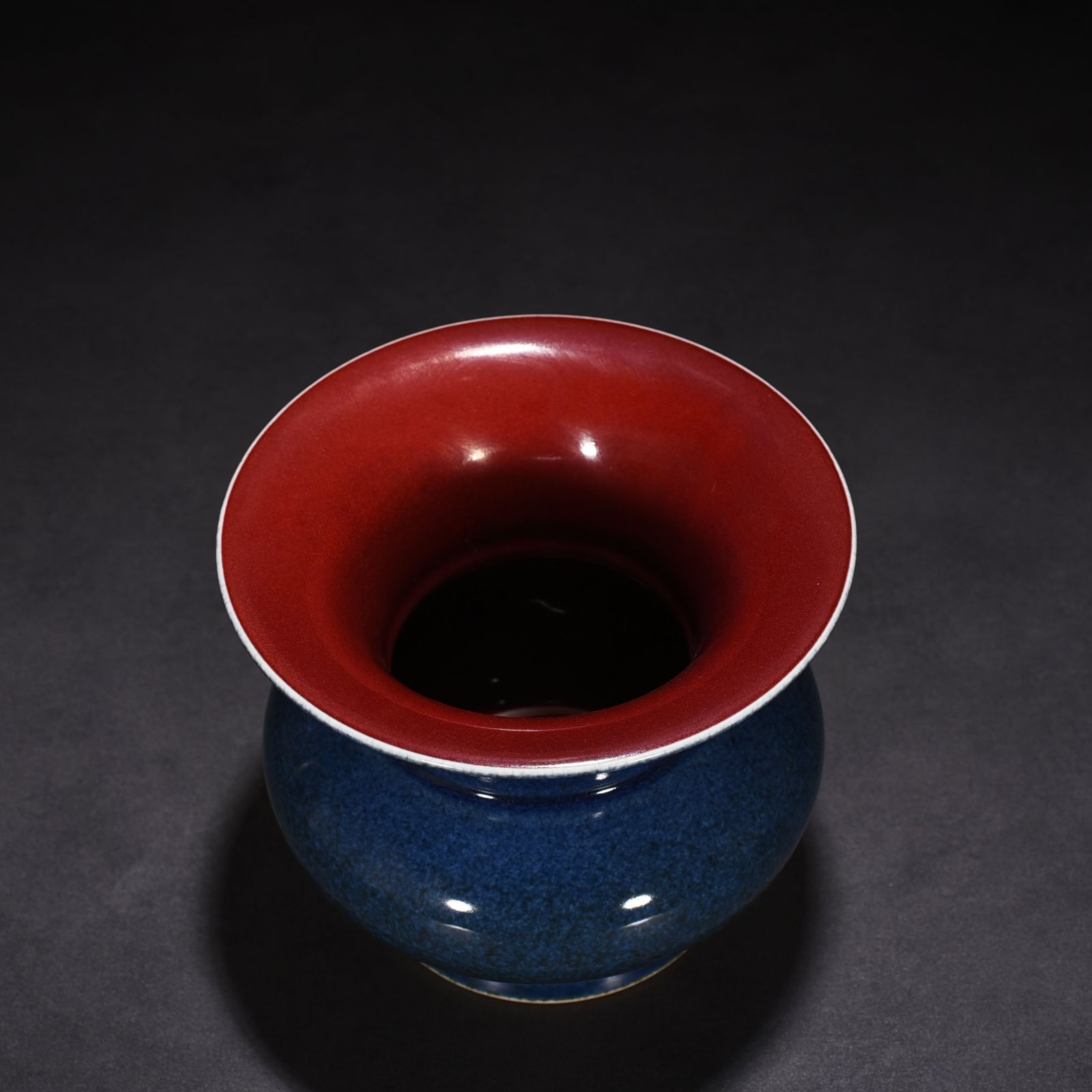 Ming Dynasty Xuande blue glaze slag bucket