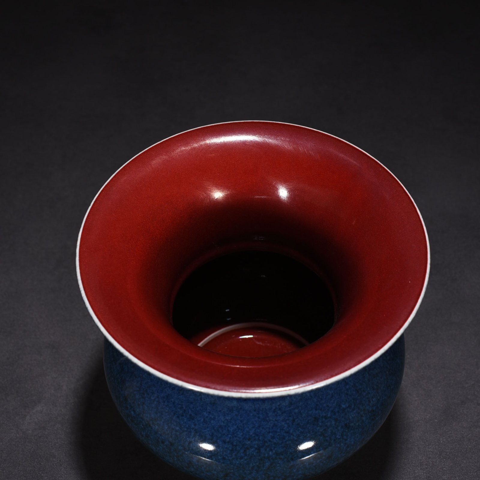 Ming Dynasty Xuande blue glaze slag bucket
