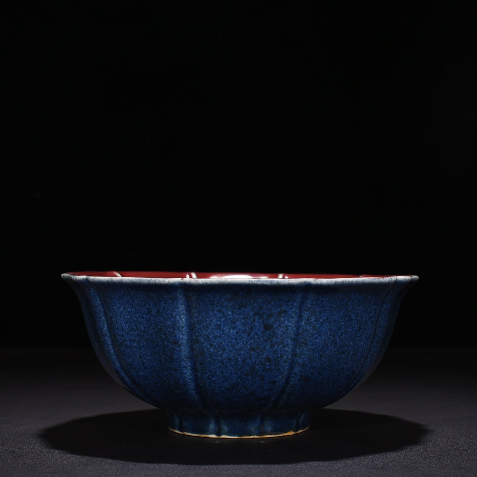 Ming Dynasty Xuande blue glaze sacrificial red sunflower mouth bowl
