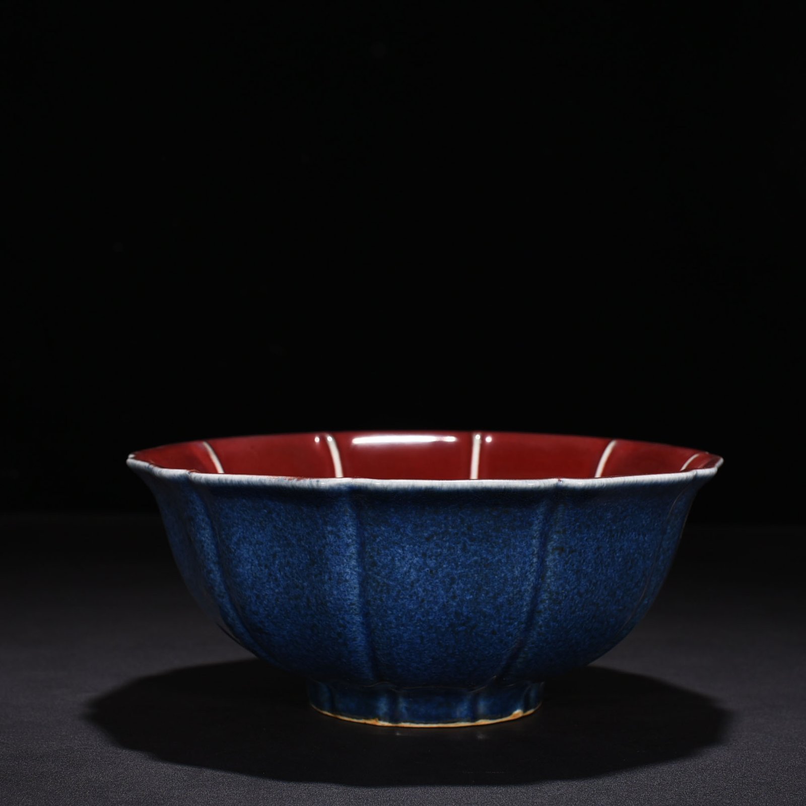 Ming Dynasty Xuande blue glaze sacrificial red sunflower mouth bowl