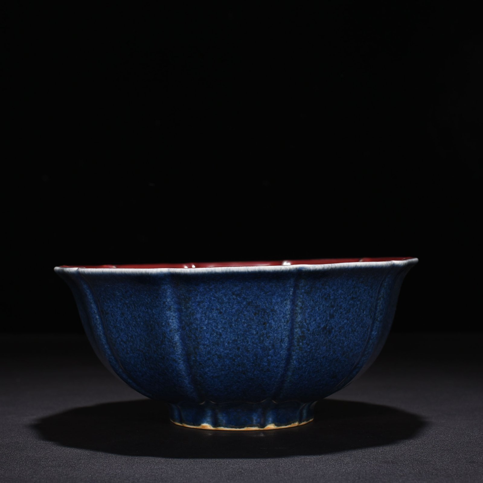Ming Dynasty Xuande blue glaze sacrificial red sunflower mouth bowl