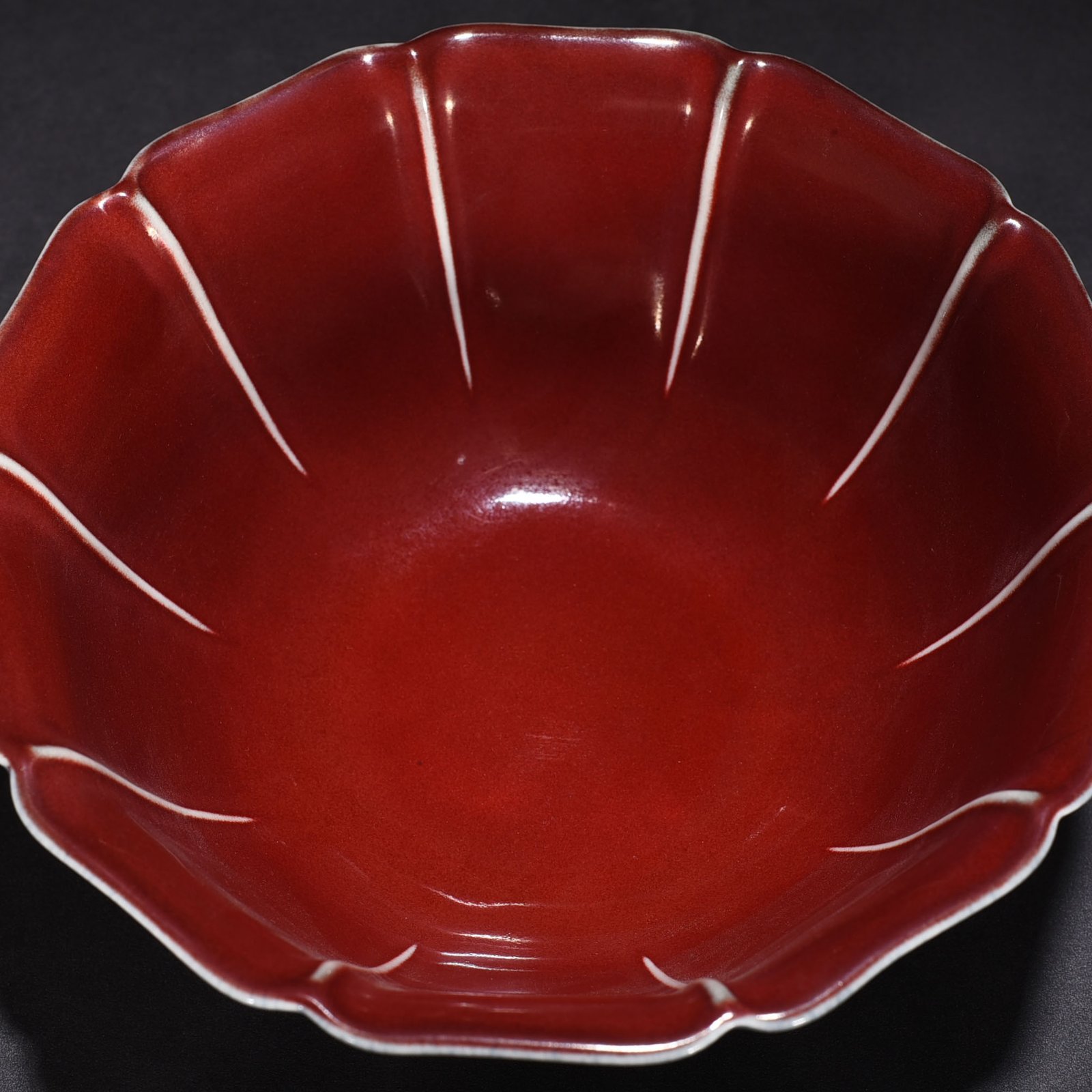 Ming Dynasty Xuande blue glaze sacrificial red sunflower mouth bowl