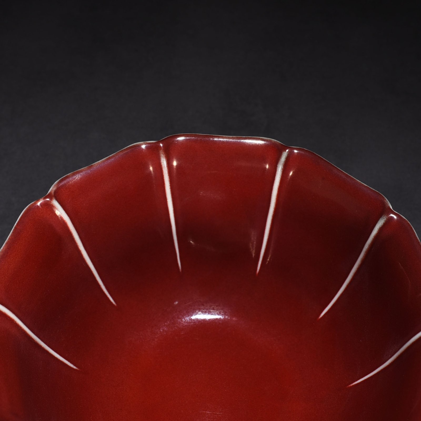 Ming Dynasty Xuande blue glaze sacrificial red sunflower mouth bowl