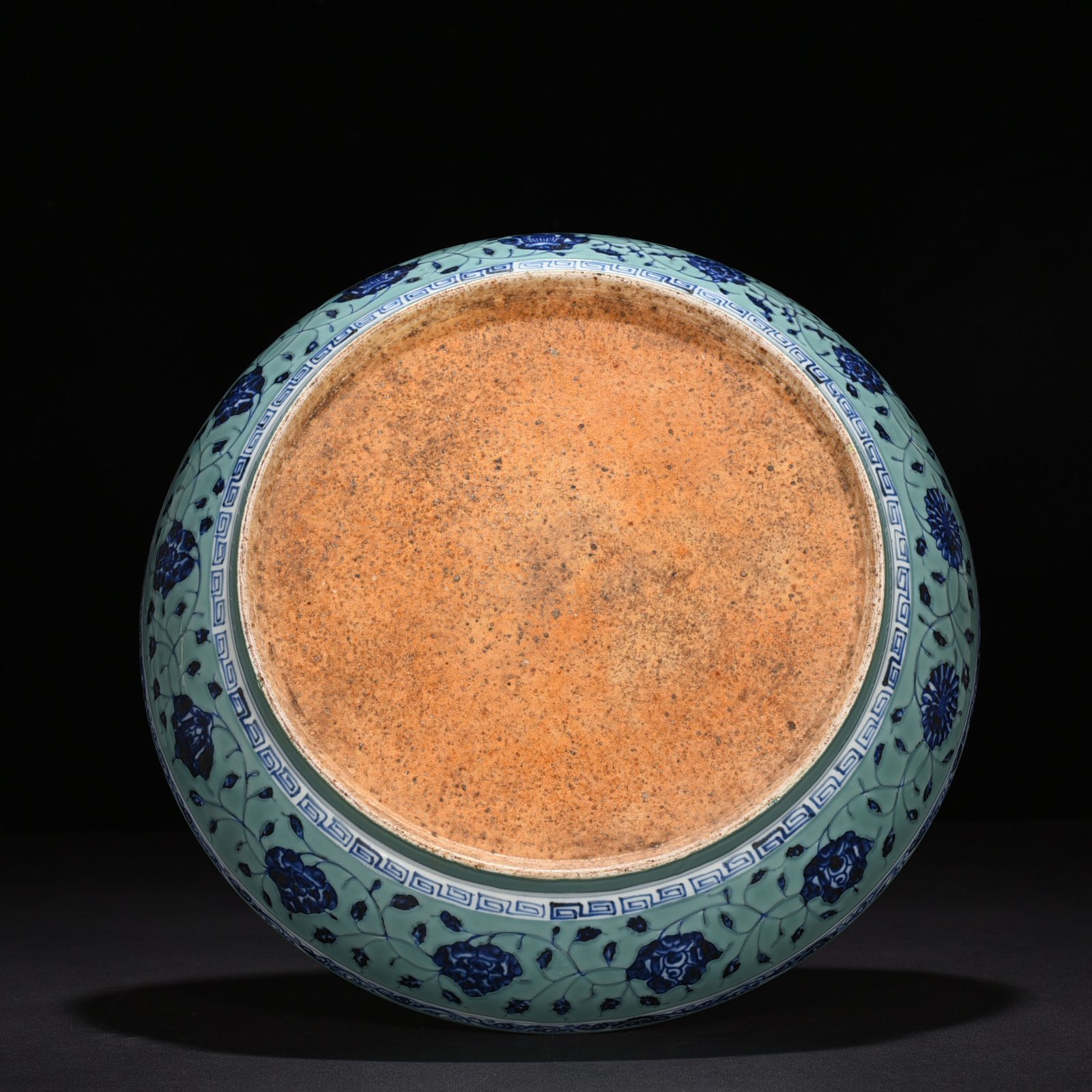 Ming Dynasty Xuande Coral Green Land Blue and White Broken Branch Grape Pattern Plate