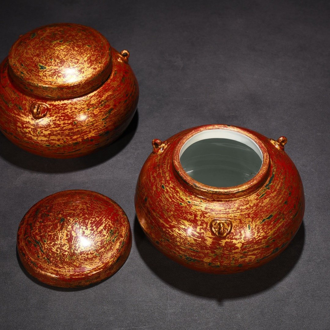 Ming Dynasty Xuande porcelain body large lacquer bronze color three-series lid jar