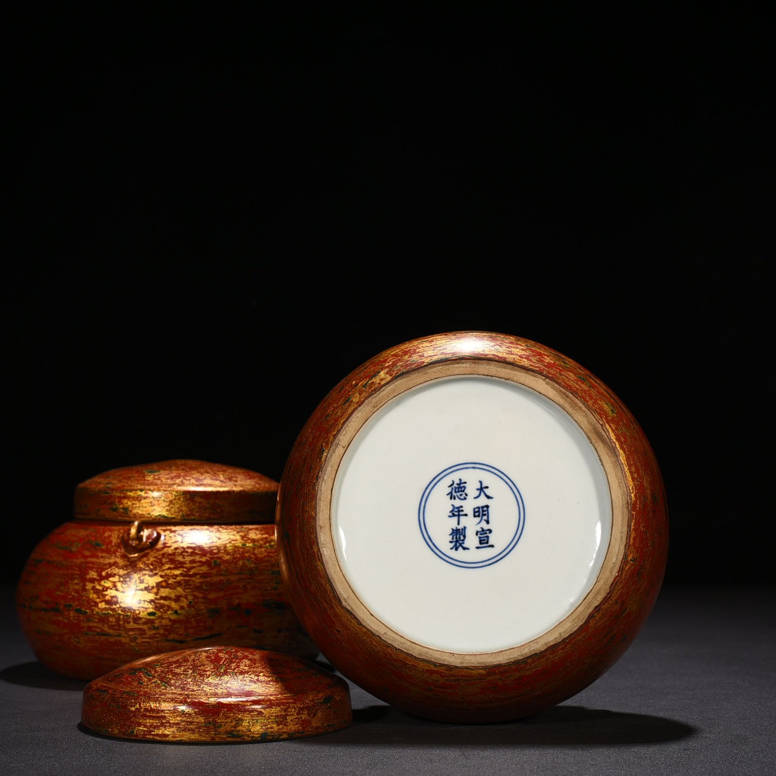 Ming Dynasty Xuande porcelain body large lacquer bronze color three-series lid jar