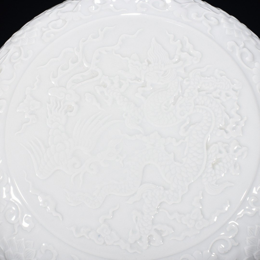 Ming Dynasty Xuande sweet white glaze fruit box with dragon and phoenix patterns