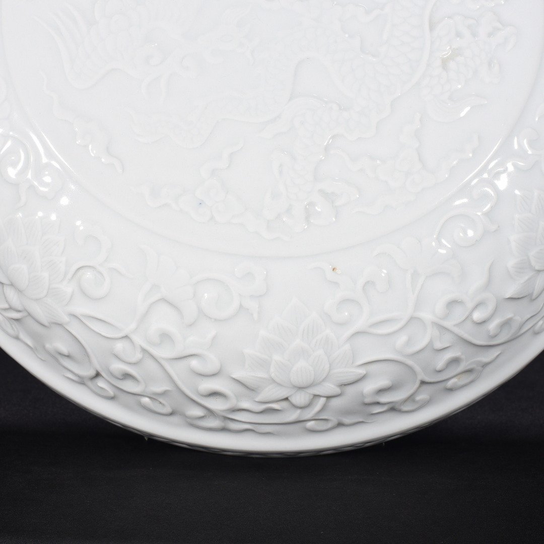 Ming Dynasty Xuande sweet white glaze fruit box with dragon and phoenix patterns