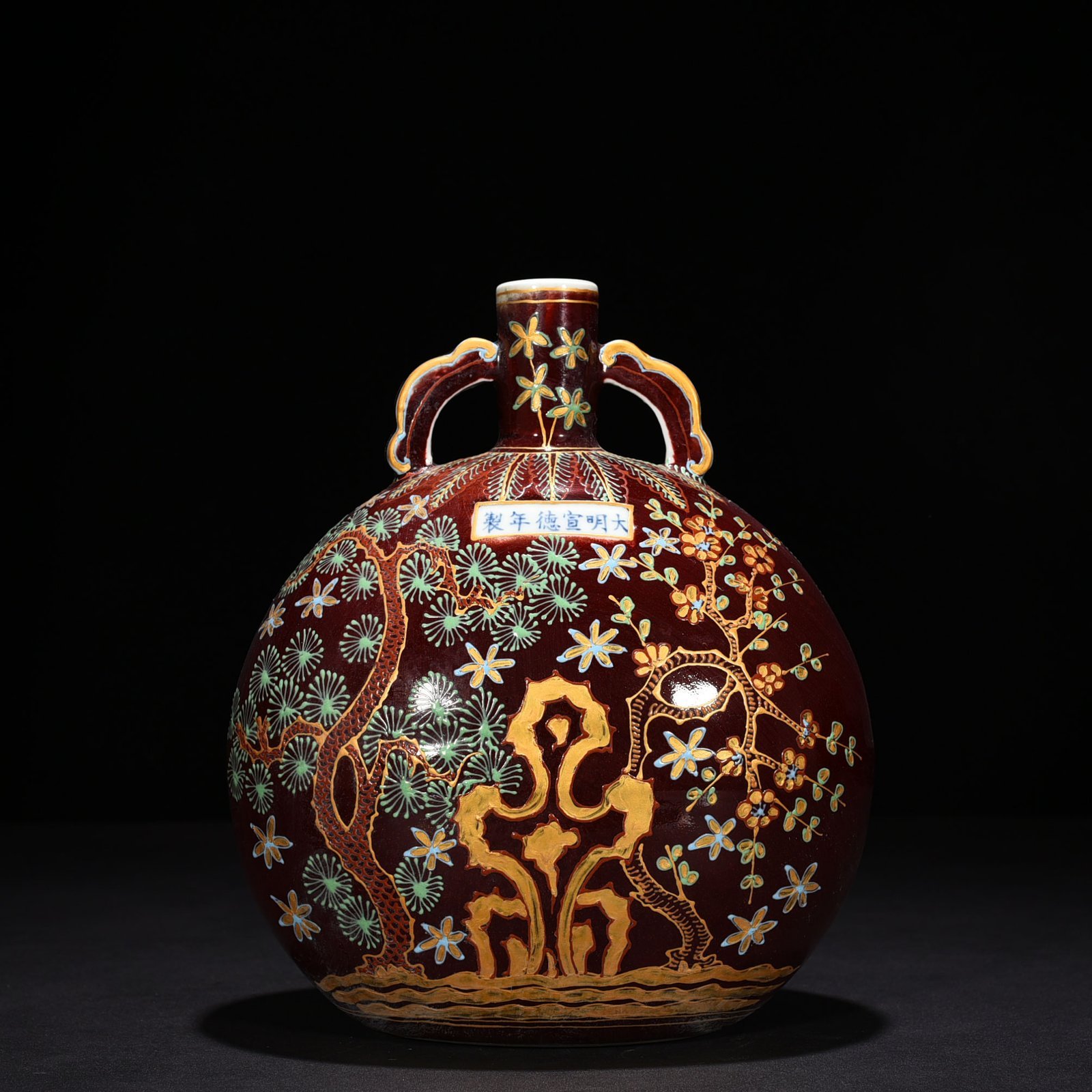 Ming Dynasty Xuande Festival red-glazed flat vase with gold pine