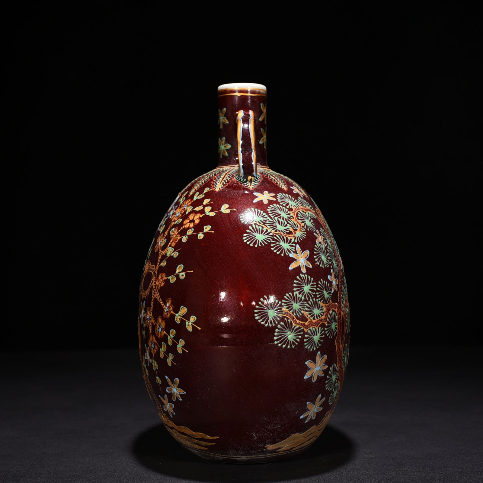 Ming Dynasty Xuande Festival red-glazed flat vase with gold pine
