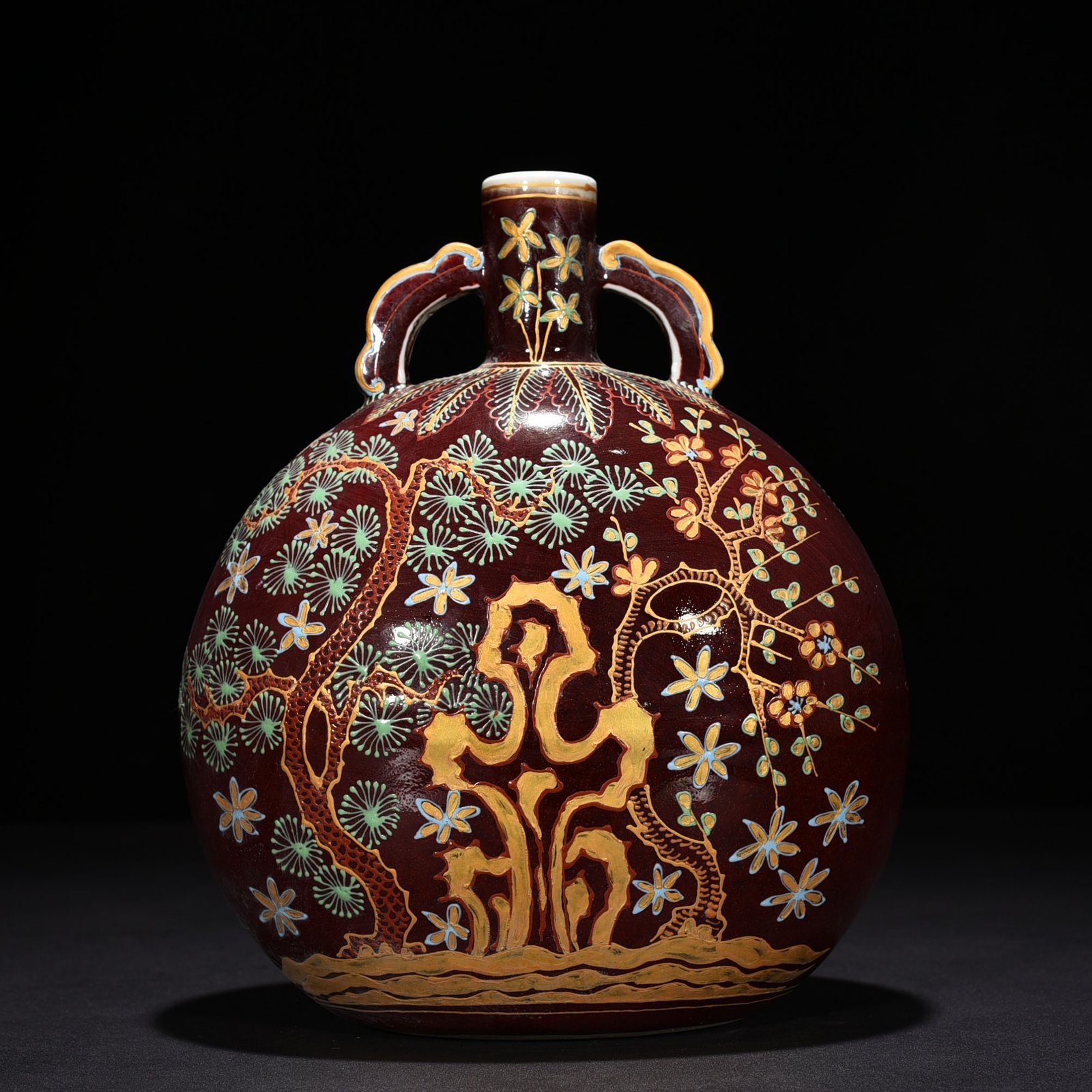 Ming Dynasty Xuande Festival red-glazed flat vase with gold pine