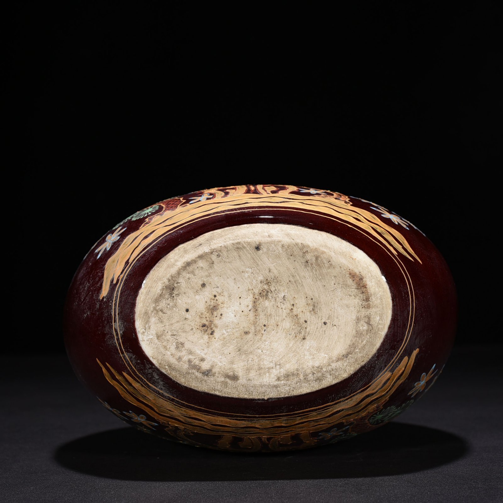 Ming Dynasty Xuande Festival red-glazed flat vase with gold pine