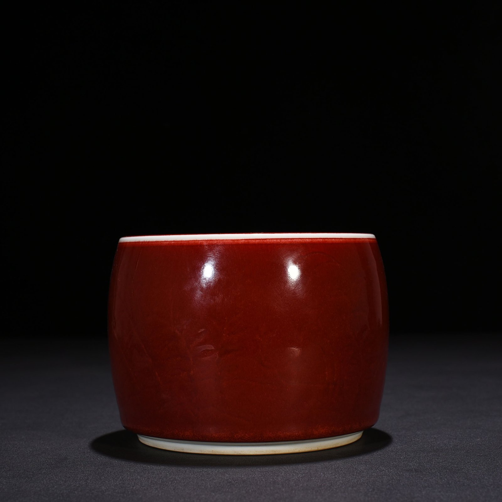Ming Dynasty Xuande sacrificial red glazed cricket jar