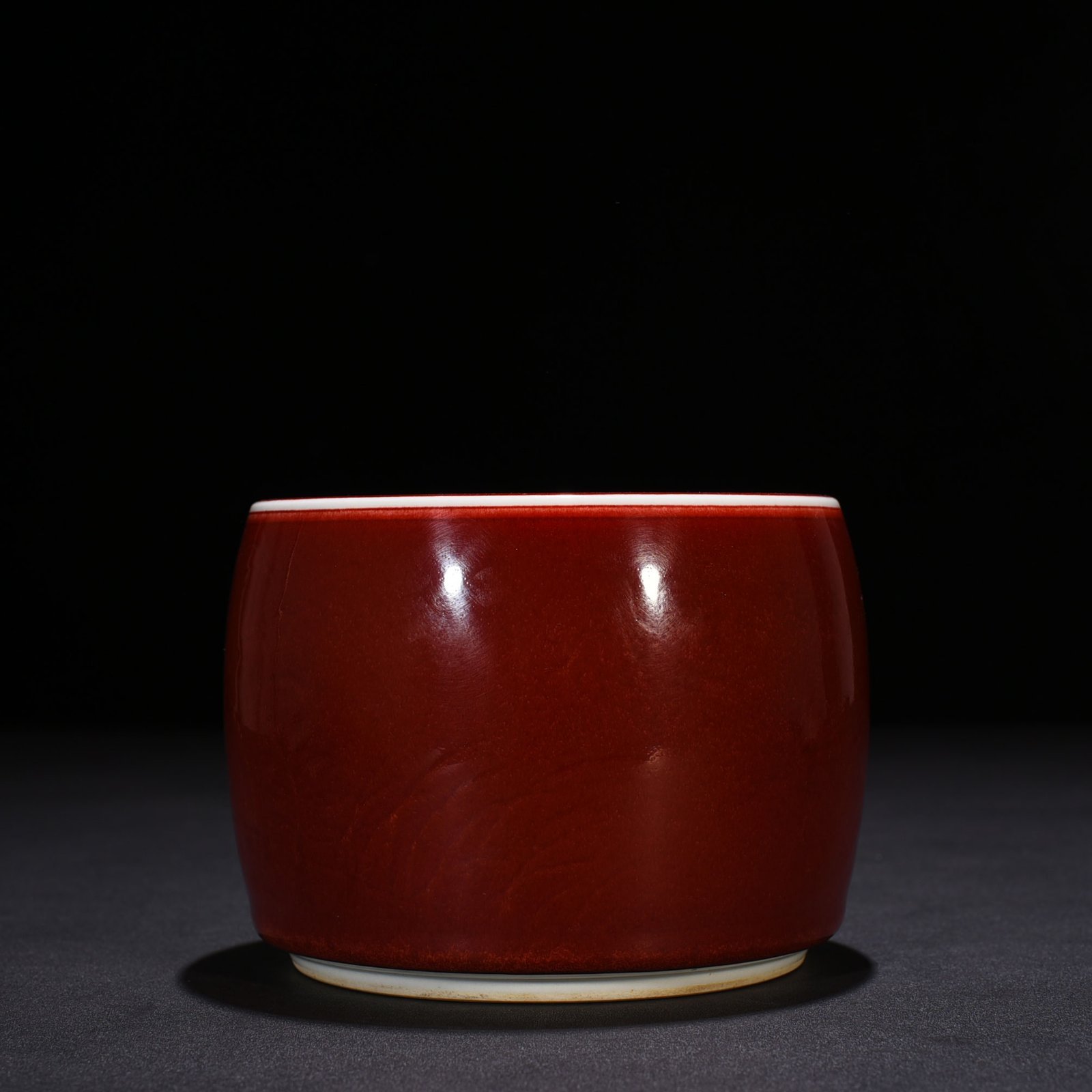 Ming Dynasty Xuande sacrificial red glazed cricket jar