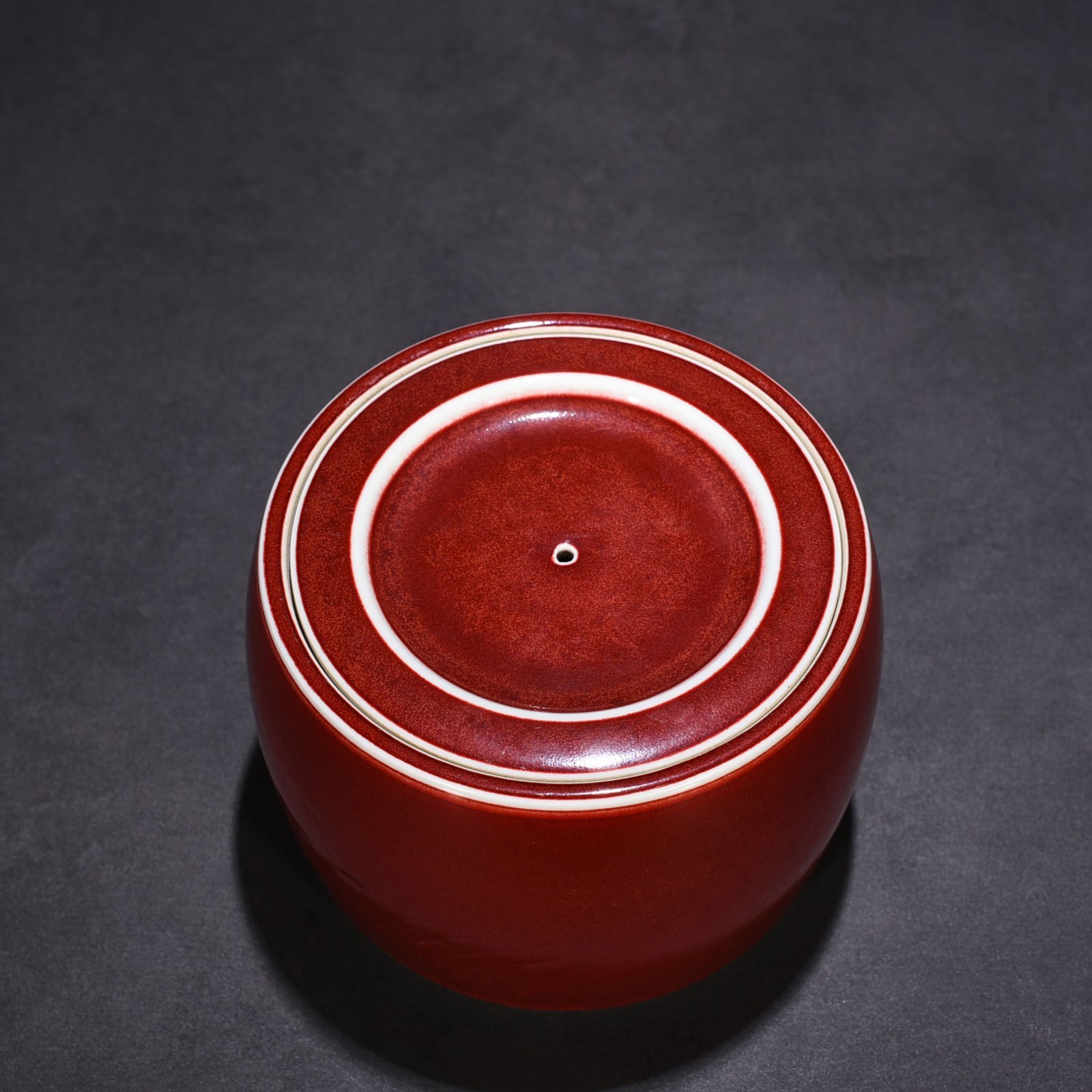 Ming Dynasty Xuande sacrificial red glazed cricket jar