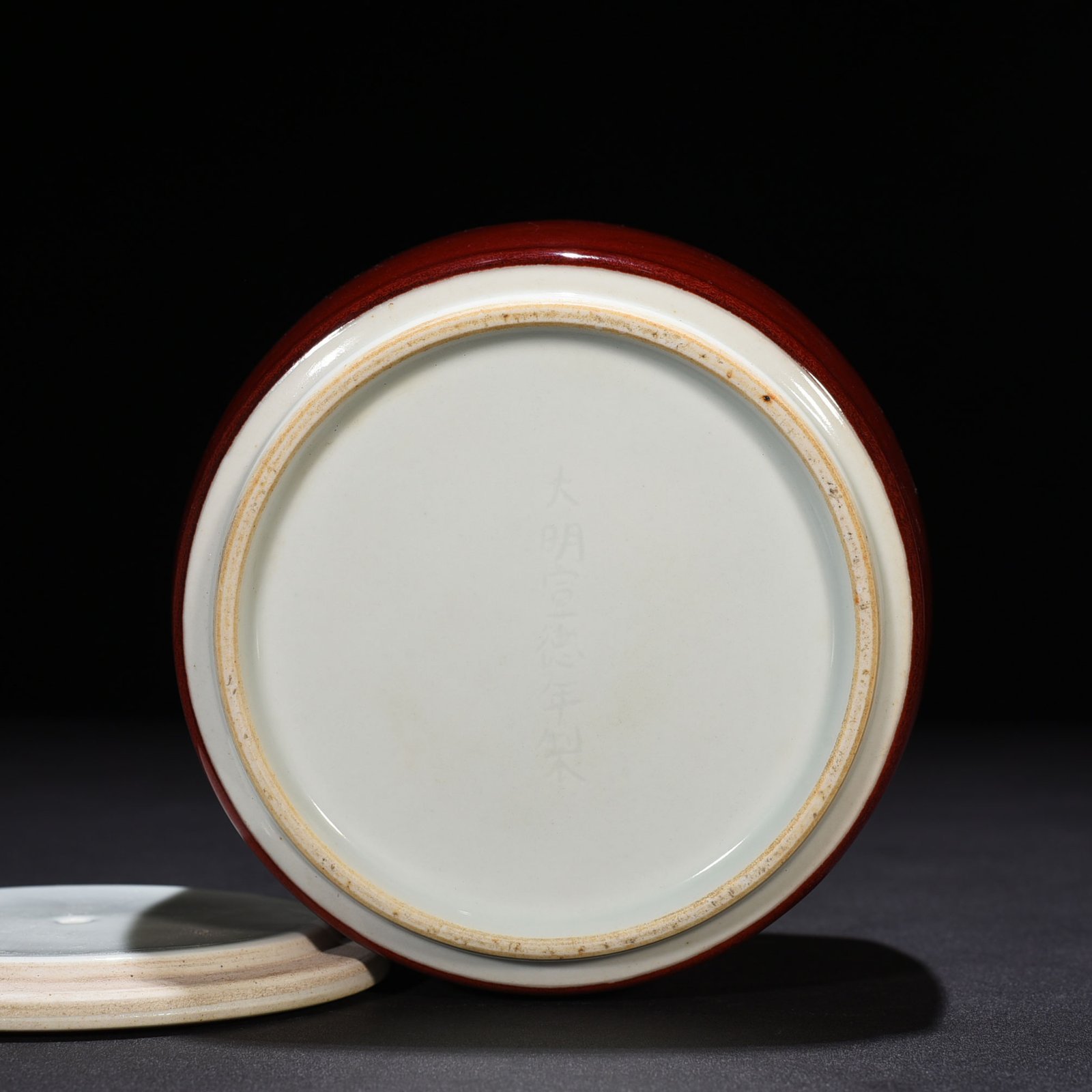 Ming Dynasty Xuande sacrificial red glazed cricket jar