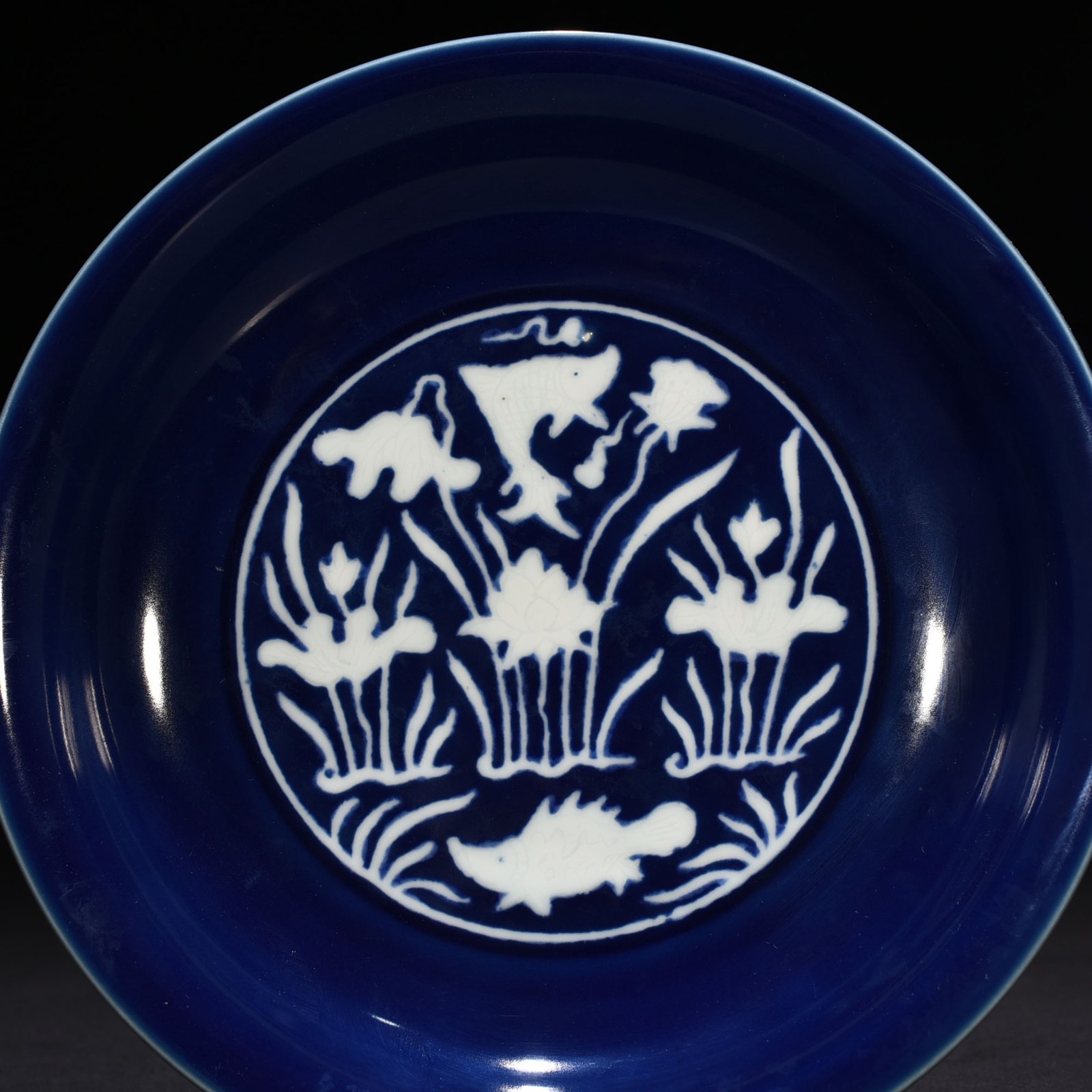 Ming Dynasty Xuande Festival Blue Glaze Carved Fish and Algae Pattern Plate
