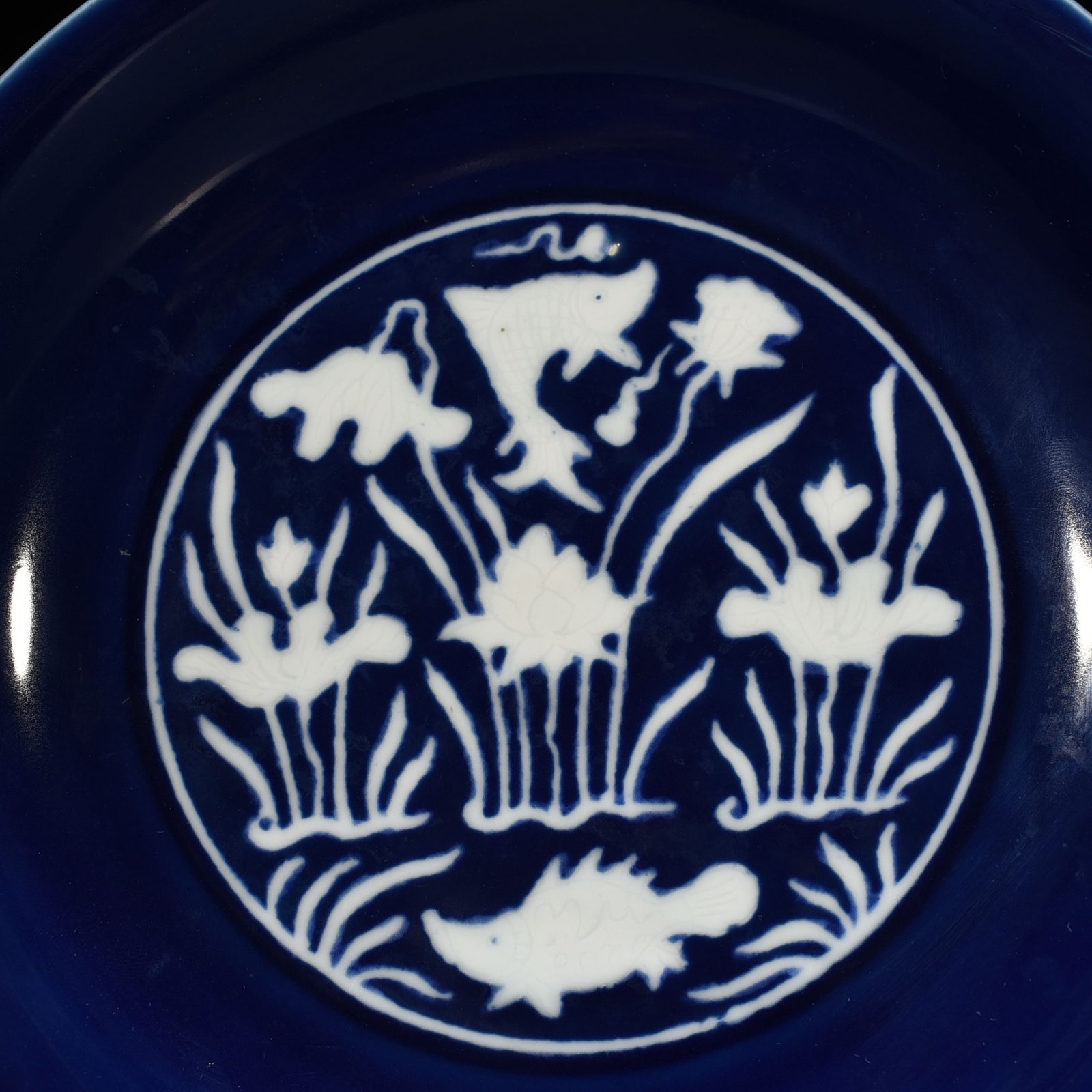 Ming Dynasty Xuande Festival Blue Glaze Carved Fish and Algae Pattern Plate