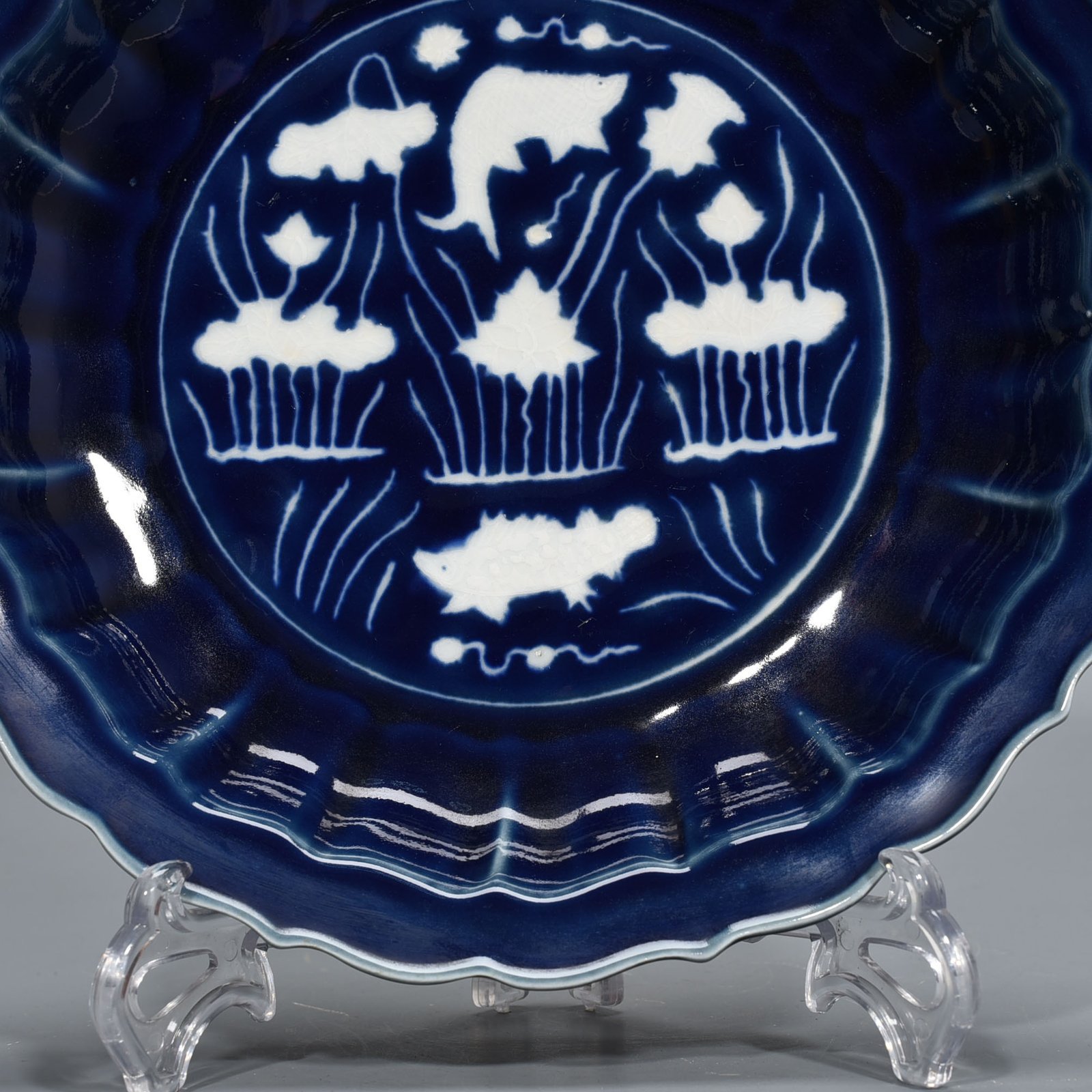 Ming Dynasty Xuande Festival blue glaze engraved fish and algae folding plate