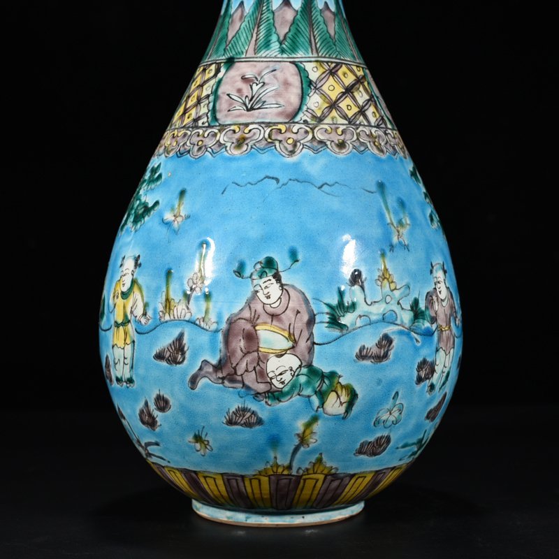 Ming Dynasty Xuande plain three-color figure jade pot spring vase