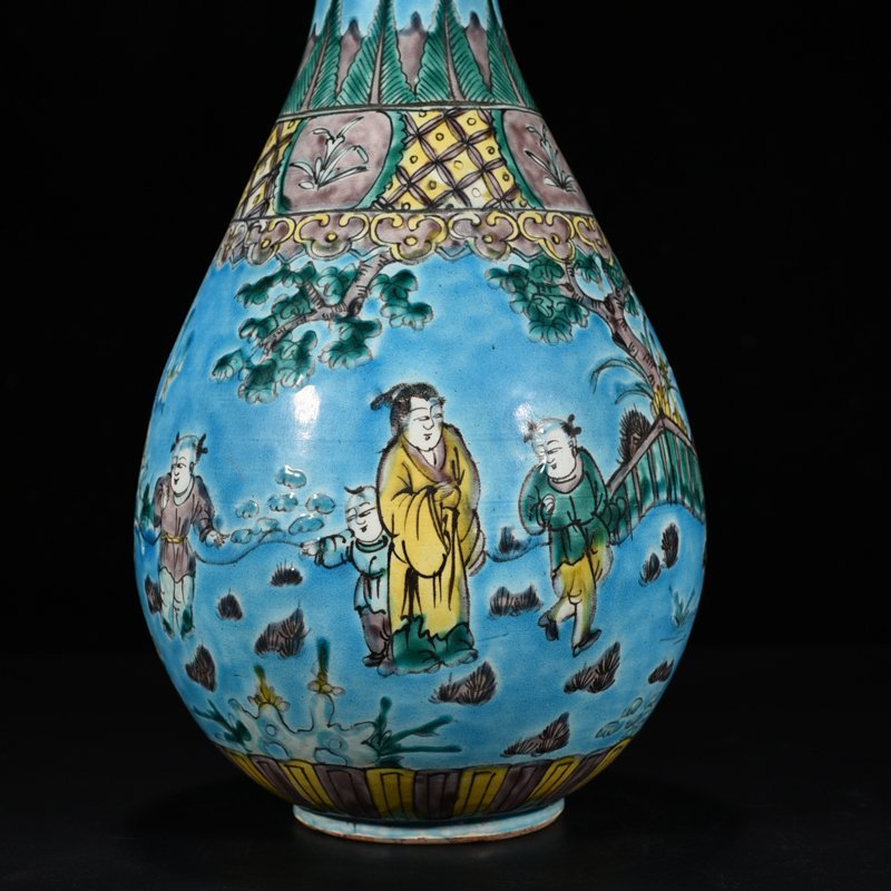 Ming Dynasty Xuande plain three-color figure jade pot spring vase