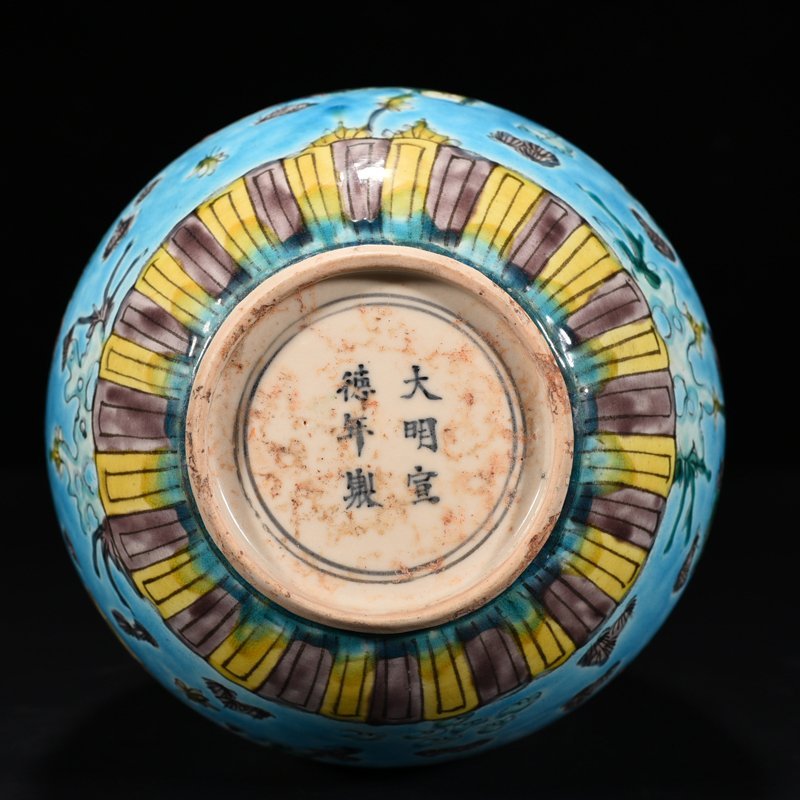 Ming Dynasty Xuande plain three-color figure jade pot spring vase