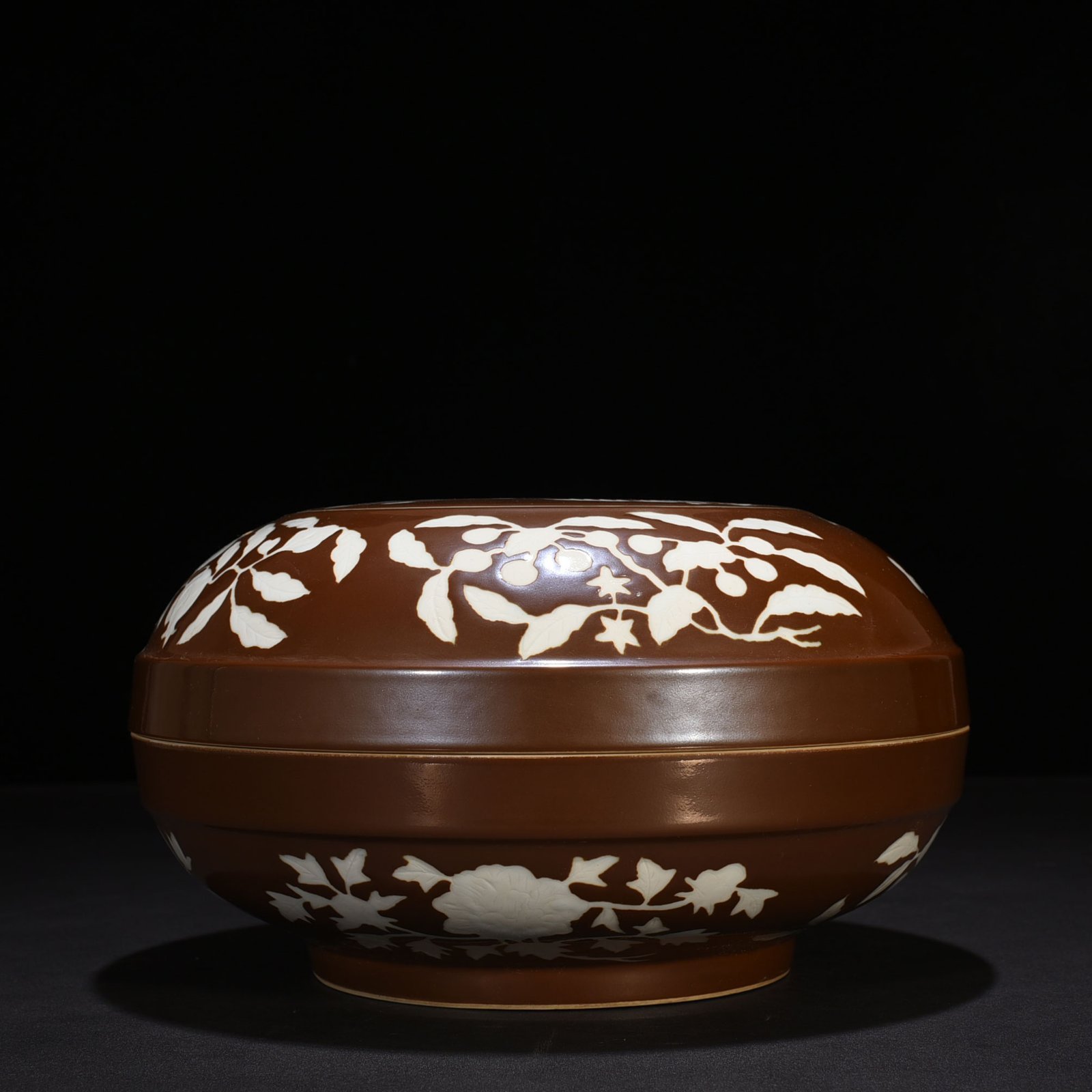 Ming Dynasty Xuande purple gold glaze carved lychee flower and bird pattern fruit box