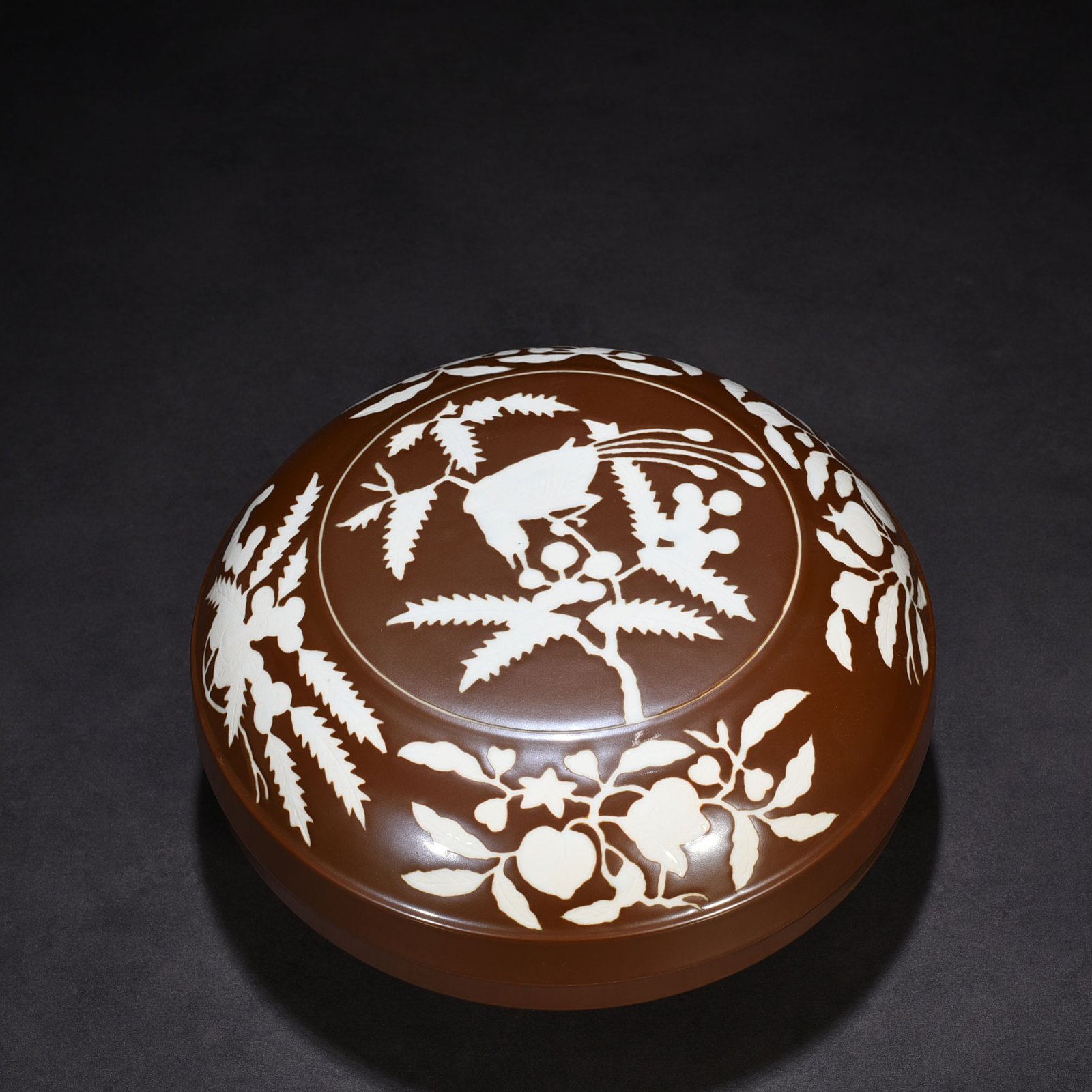 Ming Dynasty Xuande purple gold glaze carved lychee flower and bird pattern fruit box