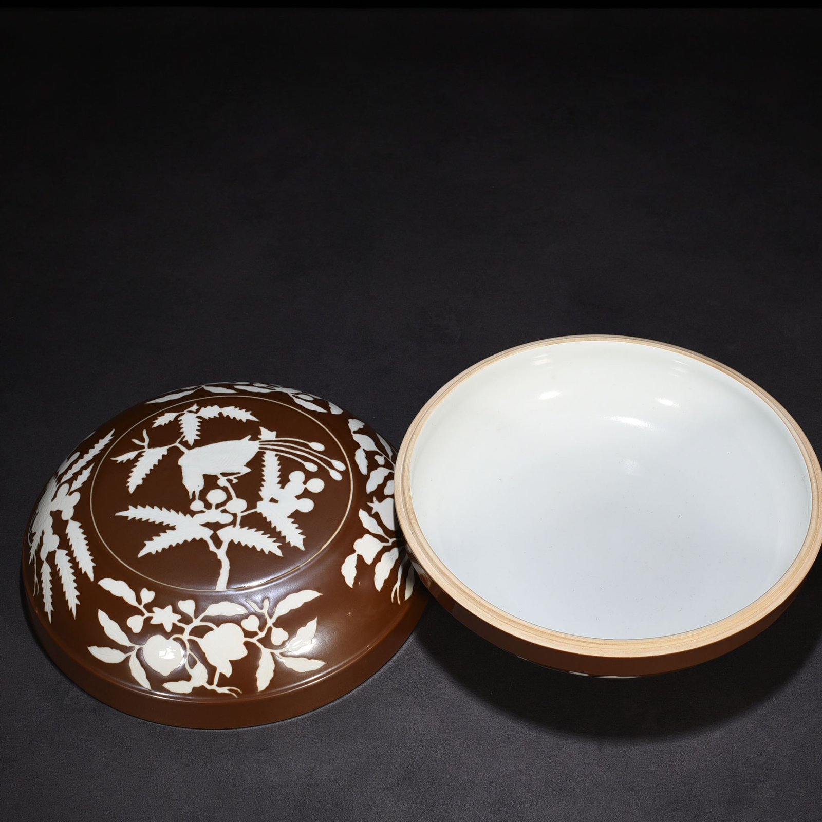 Ming Dynasty Xuande purple gold glaze carved lychee flower and bird pattern fruit box