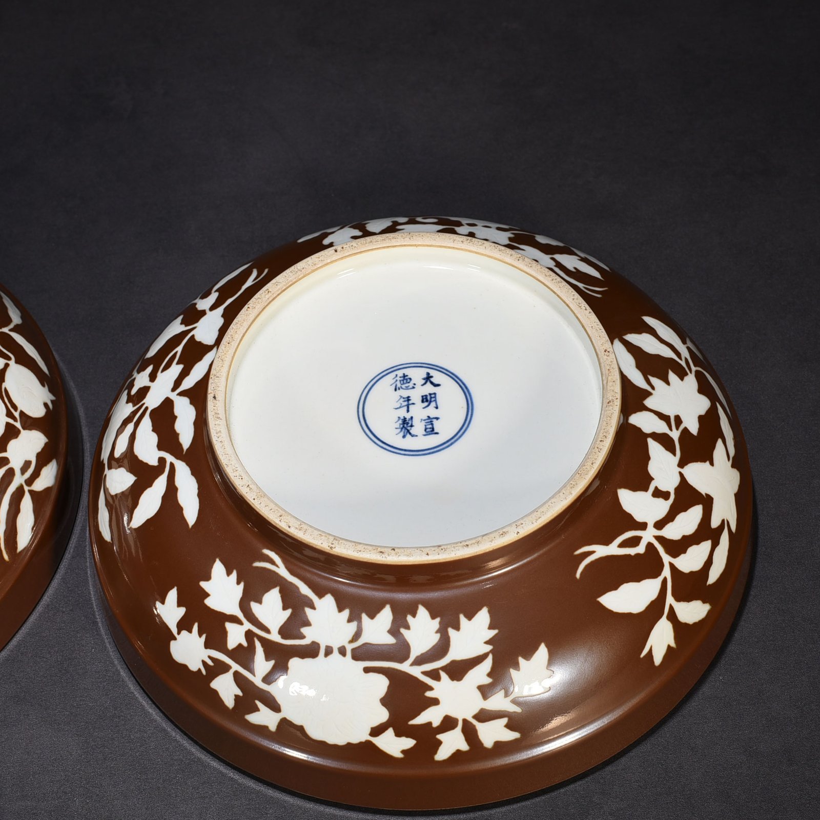 Ming Dynasty Xuande purple gold glaze carved lychee flower and bird pattern fruit box